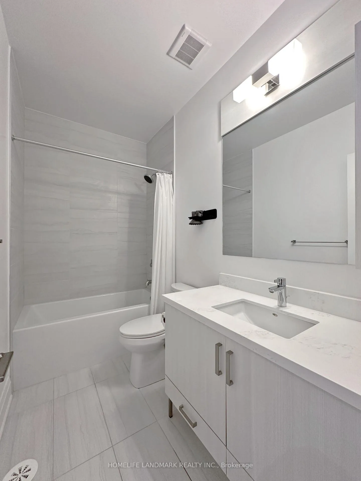 Photo 23 of 45 Gandhi Lane, Markham, Commerce Valley — HOMEH