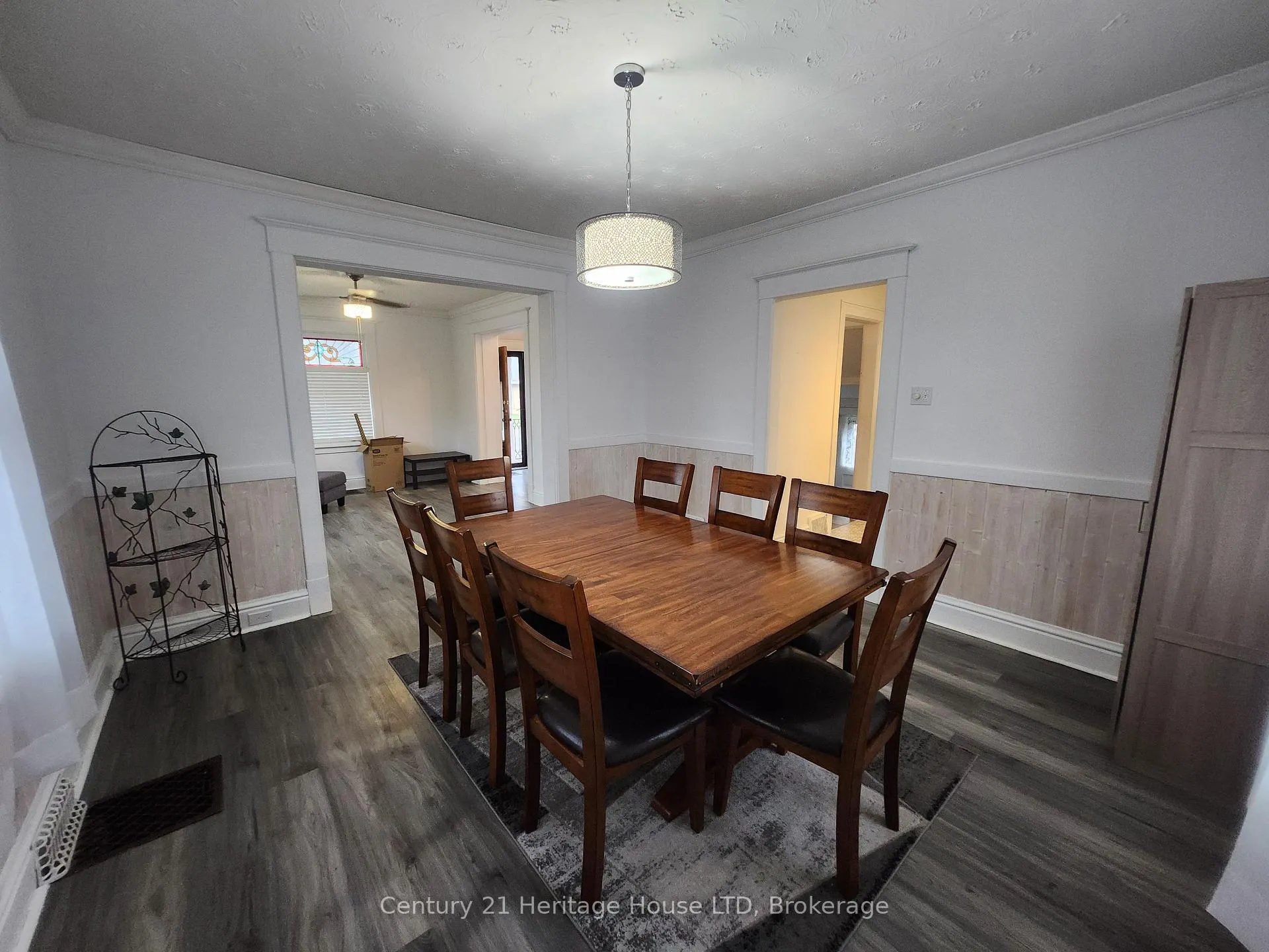 Photo 10 of 8269 Willoughby Drive, Niagara Falls, Chippawa — HOMEH