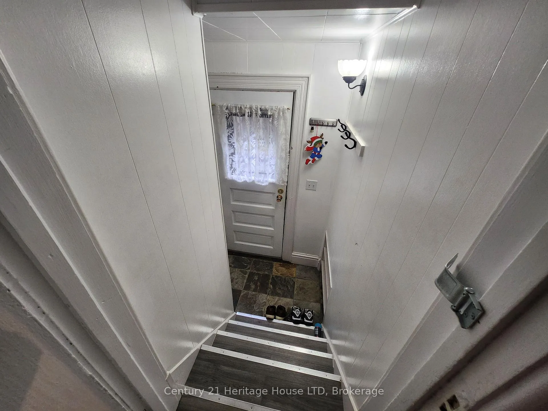 Photo 11 of 8269 Willoughby Drive, Niagara Falls, Chippawa — HOMEH