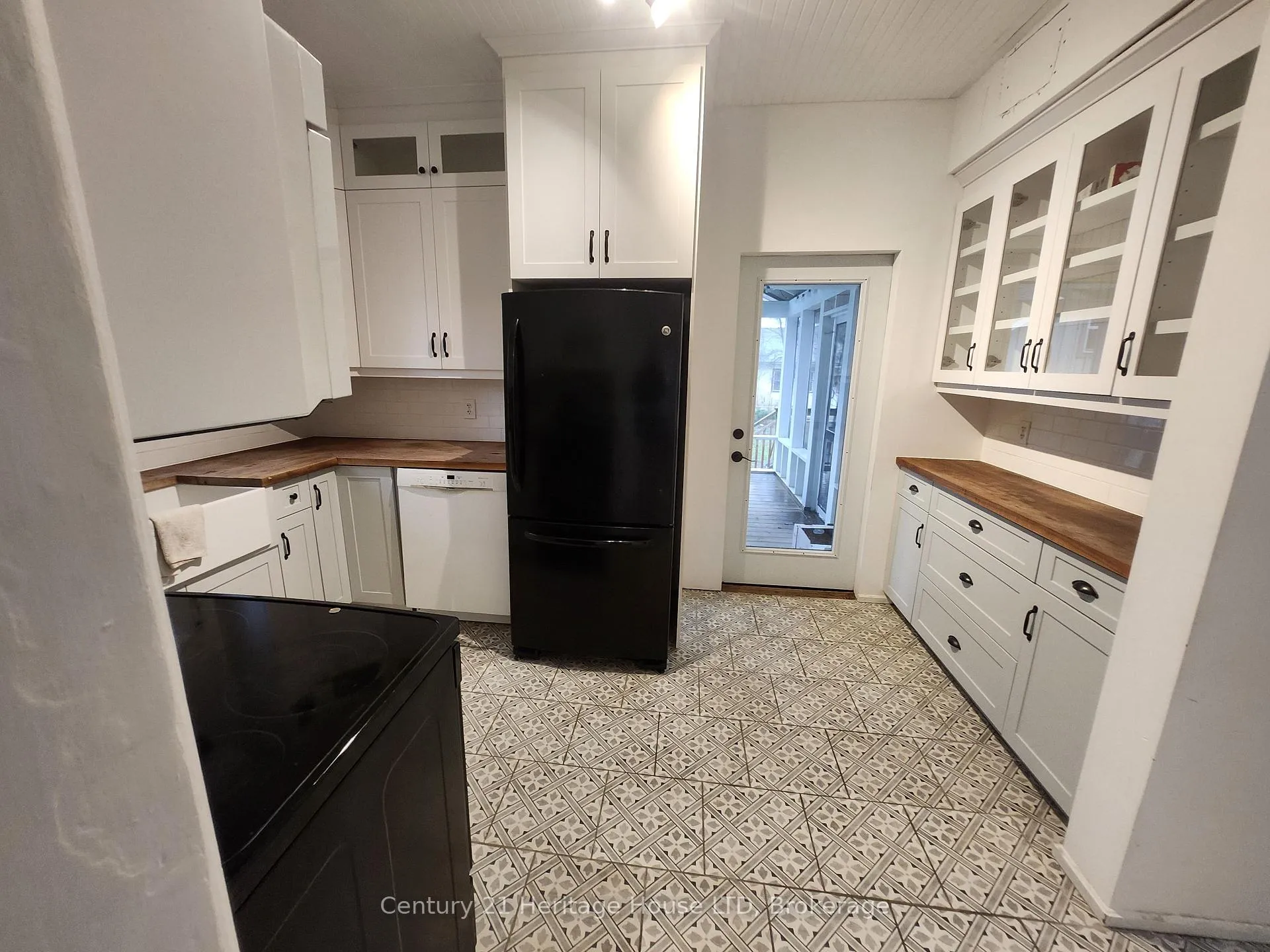Photo 12 of 8269 Willoughby Drive, Niagara Falls, Chippawa — HOMEH