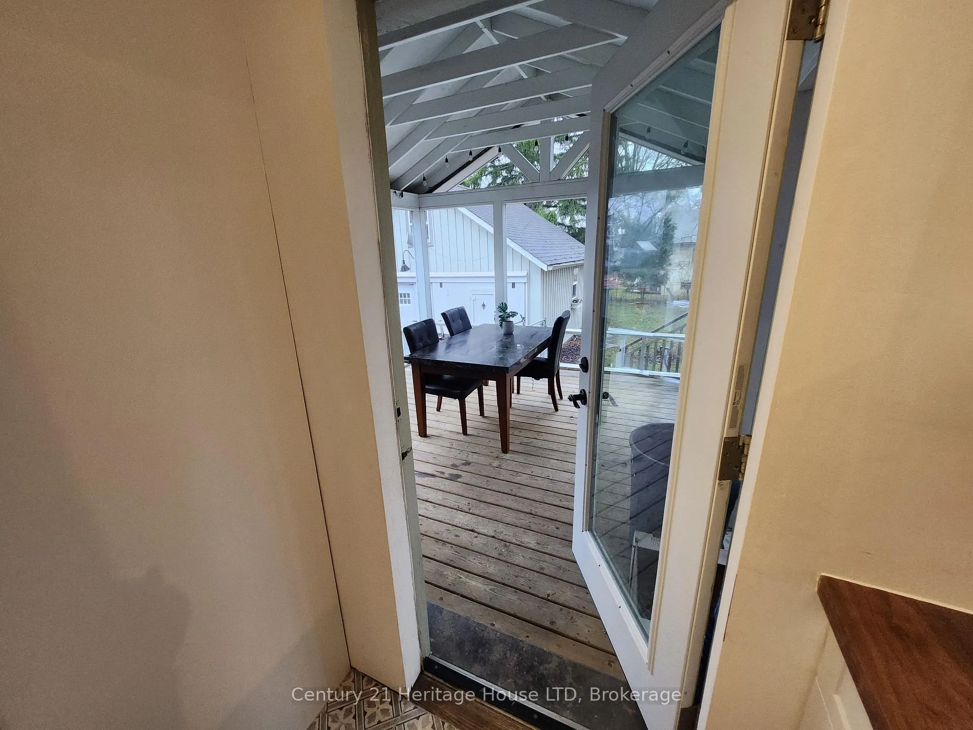 Photo 15 of 8269 Willoughby Drive, Niagara Falls, Chippawa — HOMEH