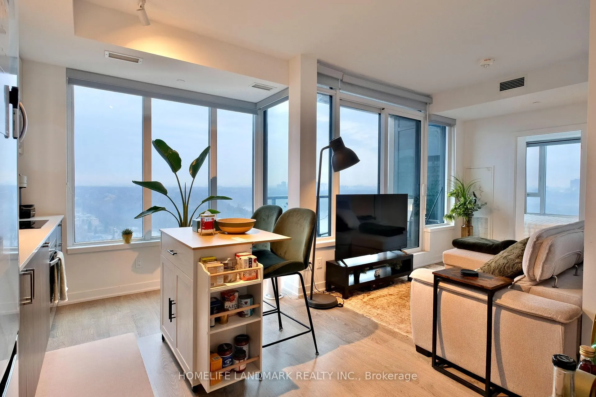 Front of Unit 2802, 1926 Lakeshore Boulevard W