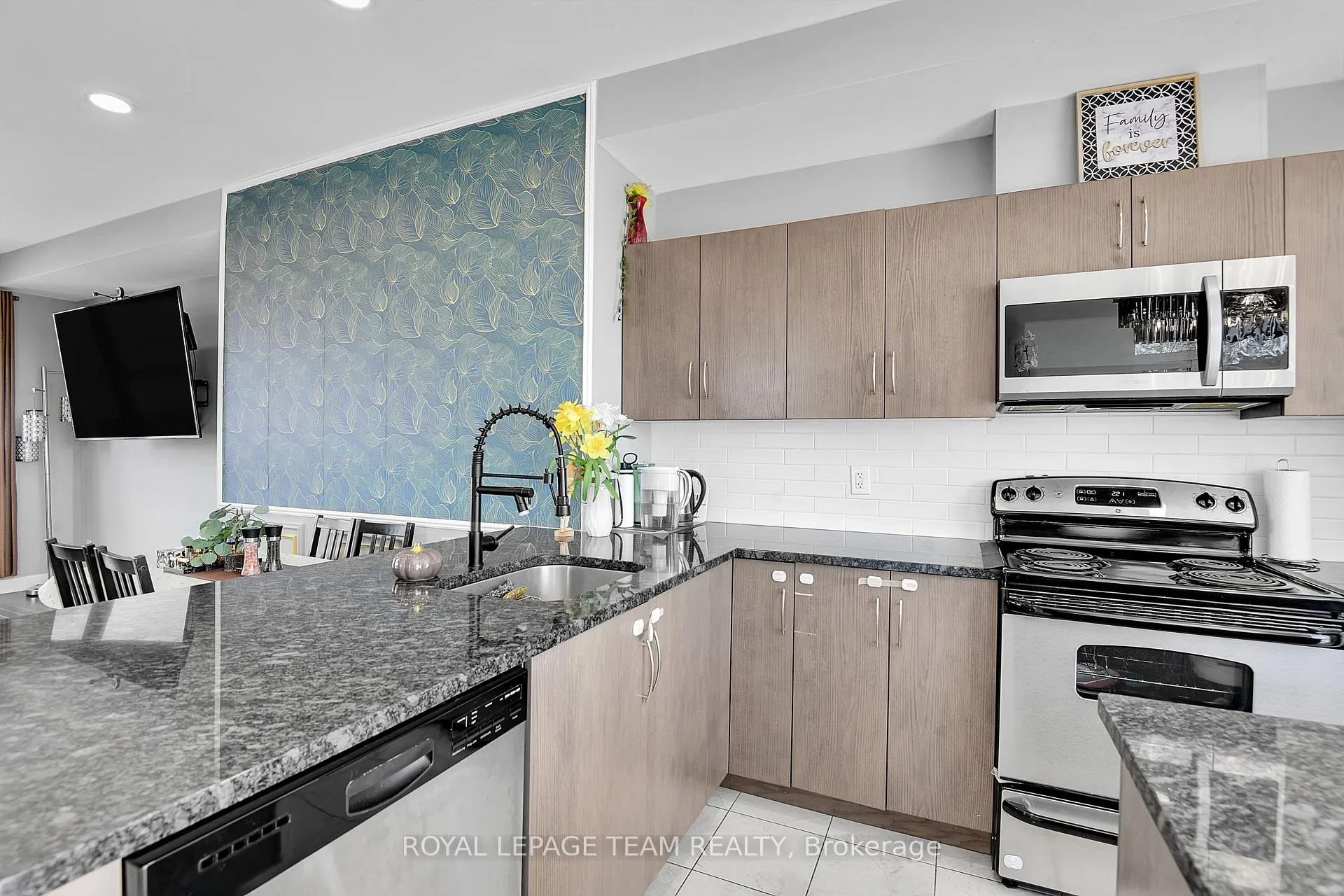 Photo 15 of 412 Terravita Private, Ottawa, Windsor Park Village — HOMEH