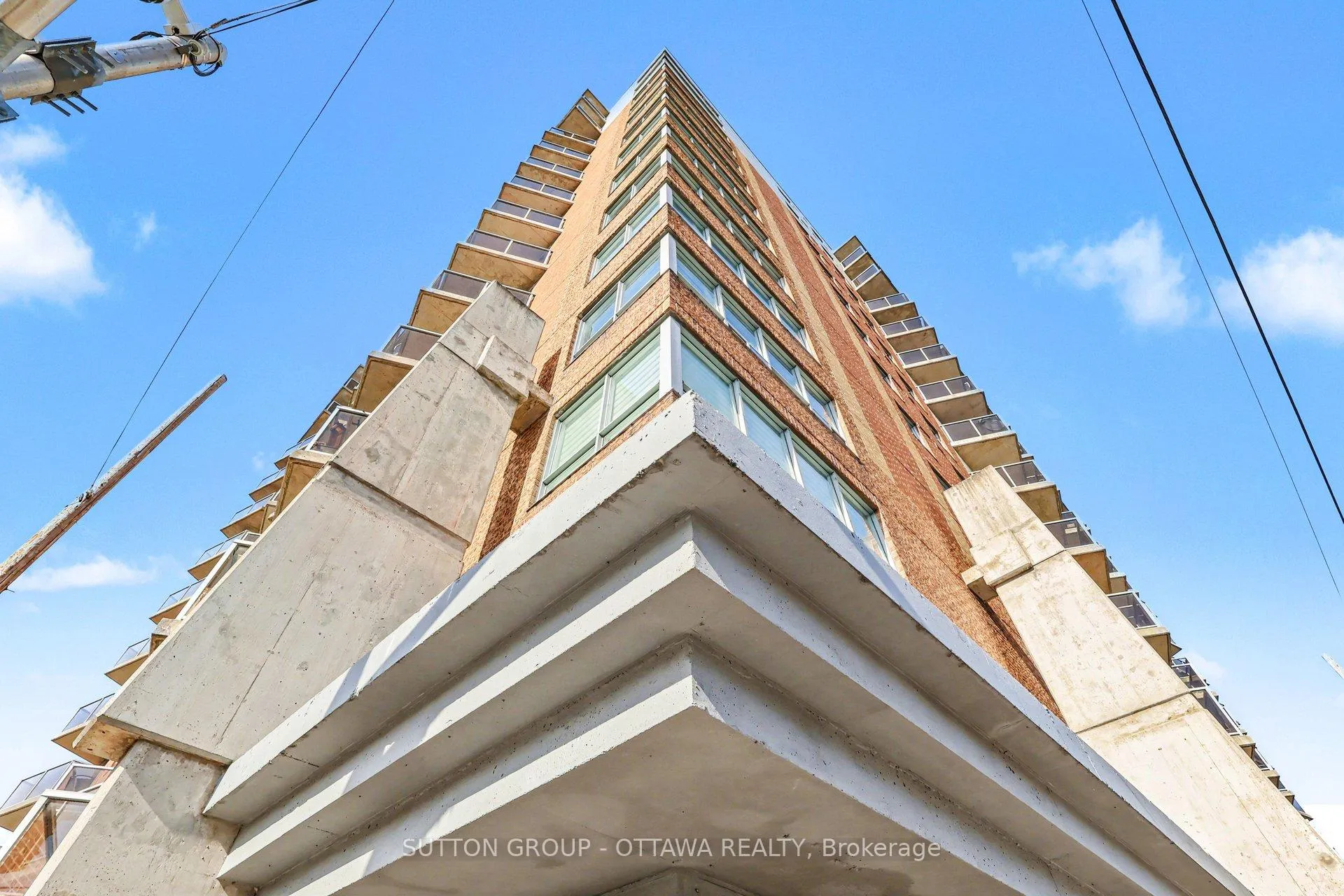 Front of Unit 703, 429 Somerset Street W