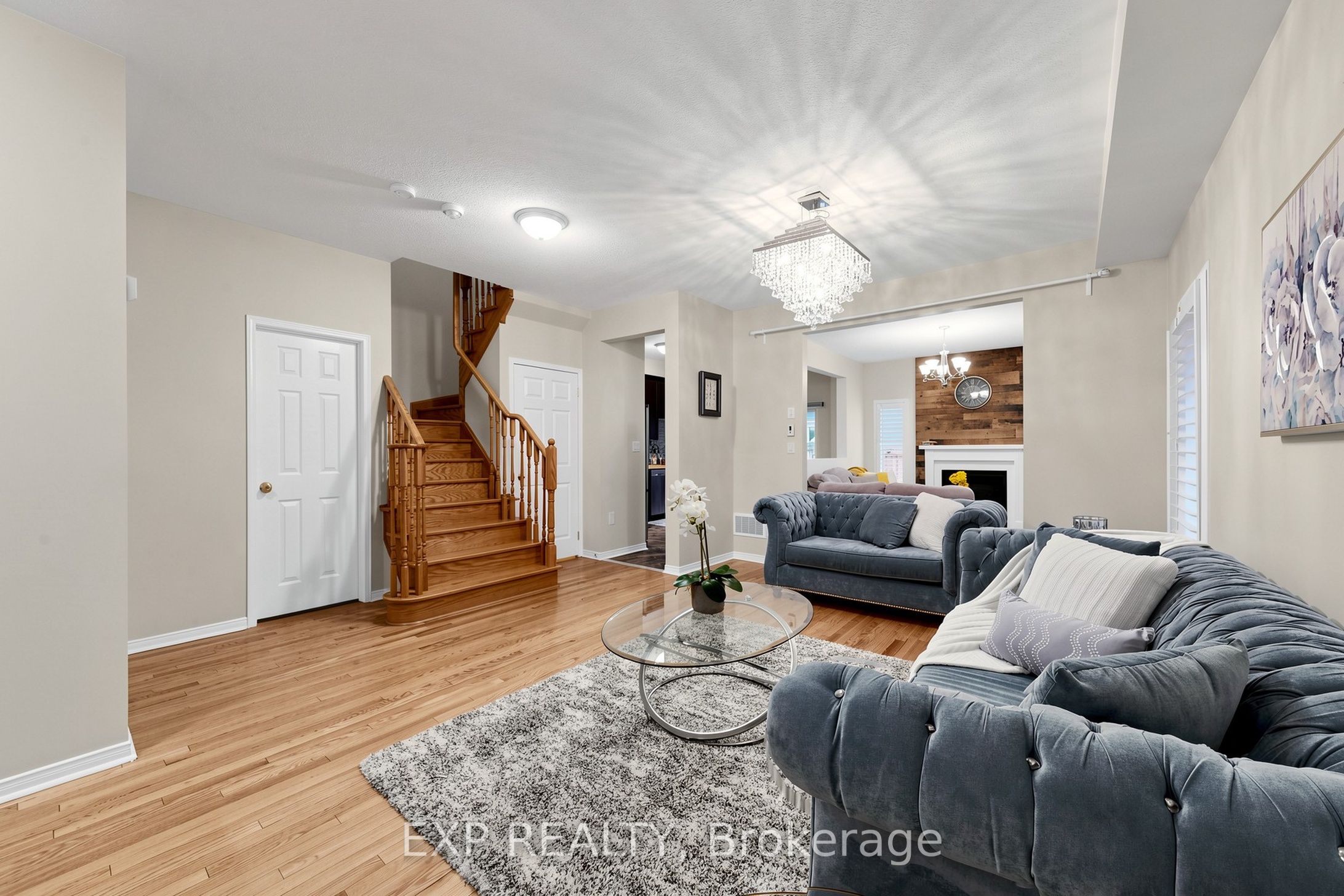 Photo 9 of 101 Cookview Drive, Brampton, Sandringham-Wellington — HOMEH