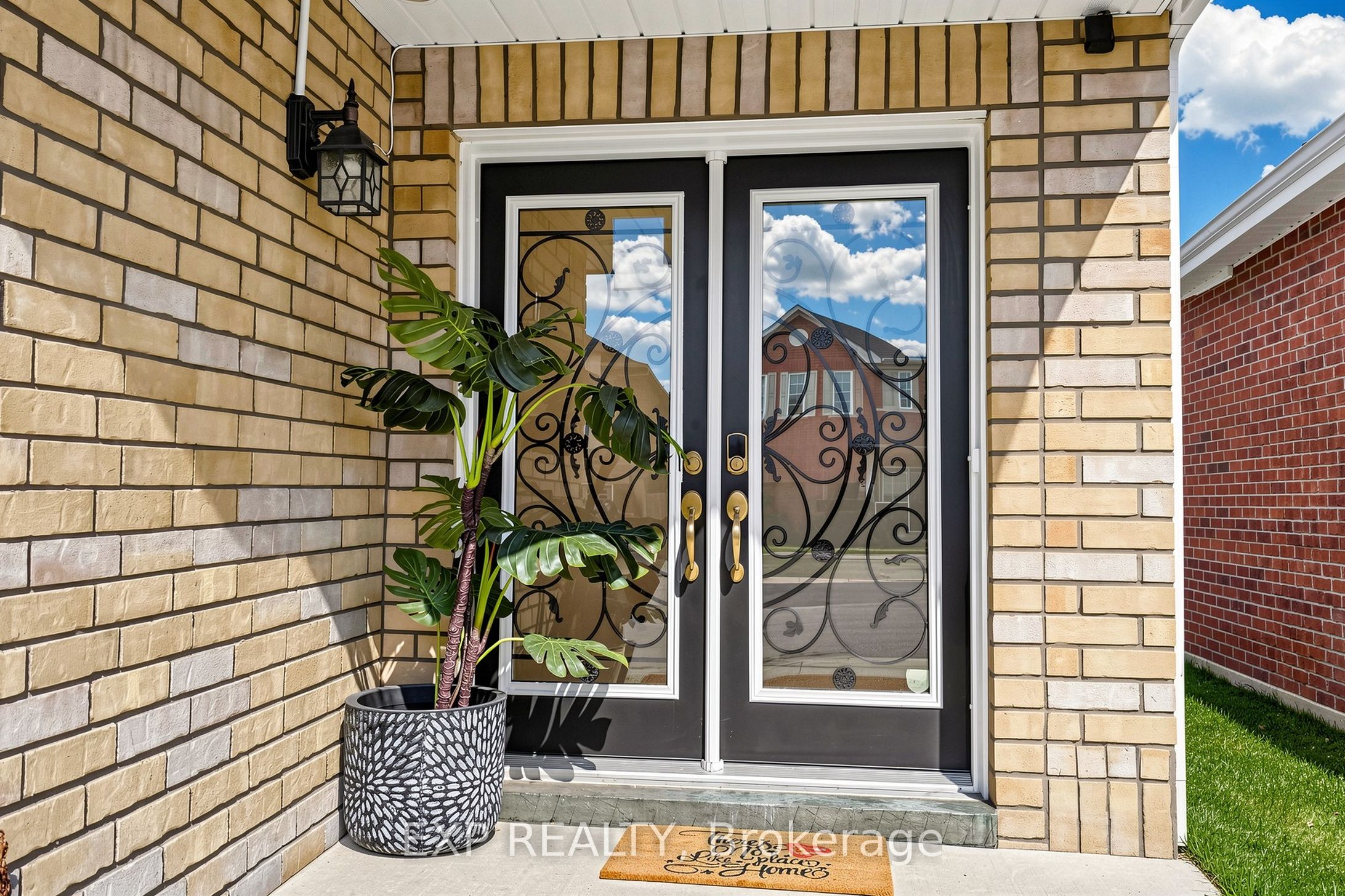 Photo 3 of 101 Cookview Drive, Brampton, Sandringham-Wellington — HOMEH