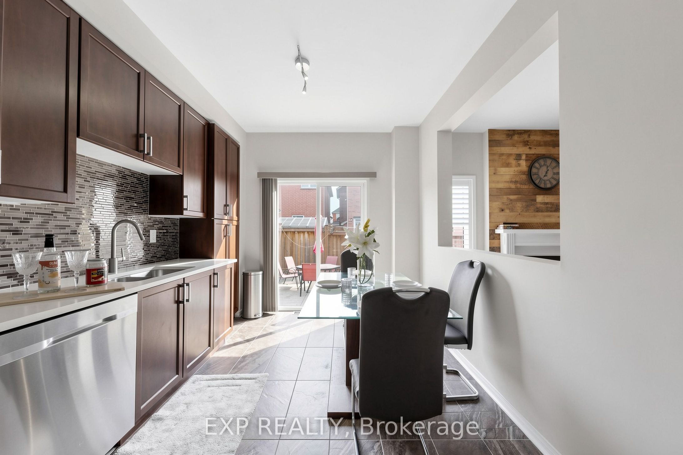 Photo 14 of 101 Cookview Drive, Brampton, Sandringham-Wellington — HOMEH