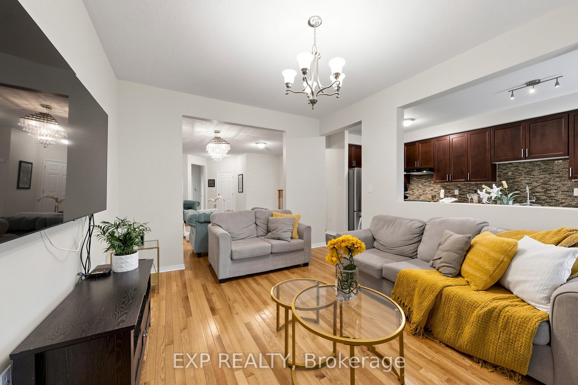 Photo 12 of 101 Cookview Drive, Brampton, Sandringham-Wellington — HOMEH