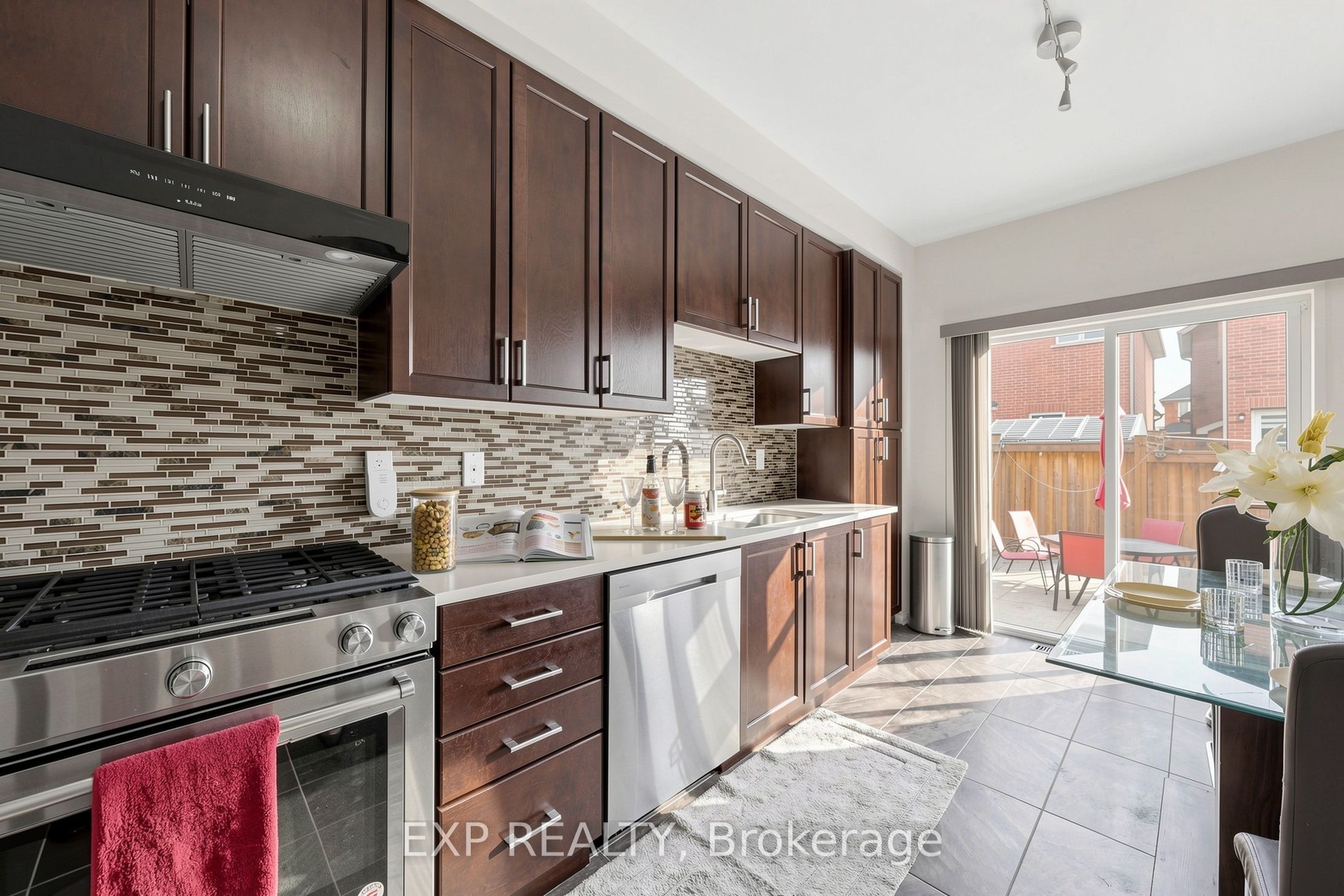 Photo 13 of 101 Cookview Drive, Brampton, Sandringham-Wellington — HOMEH