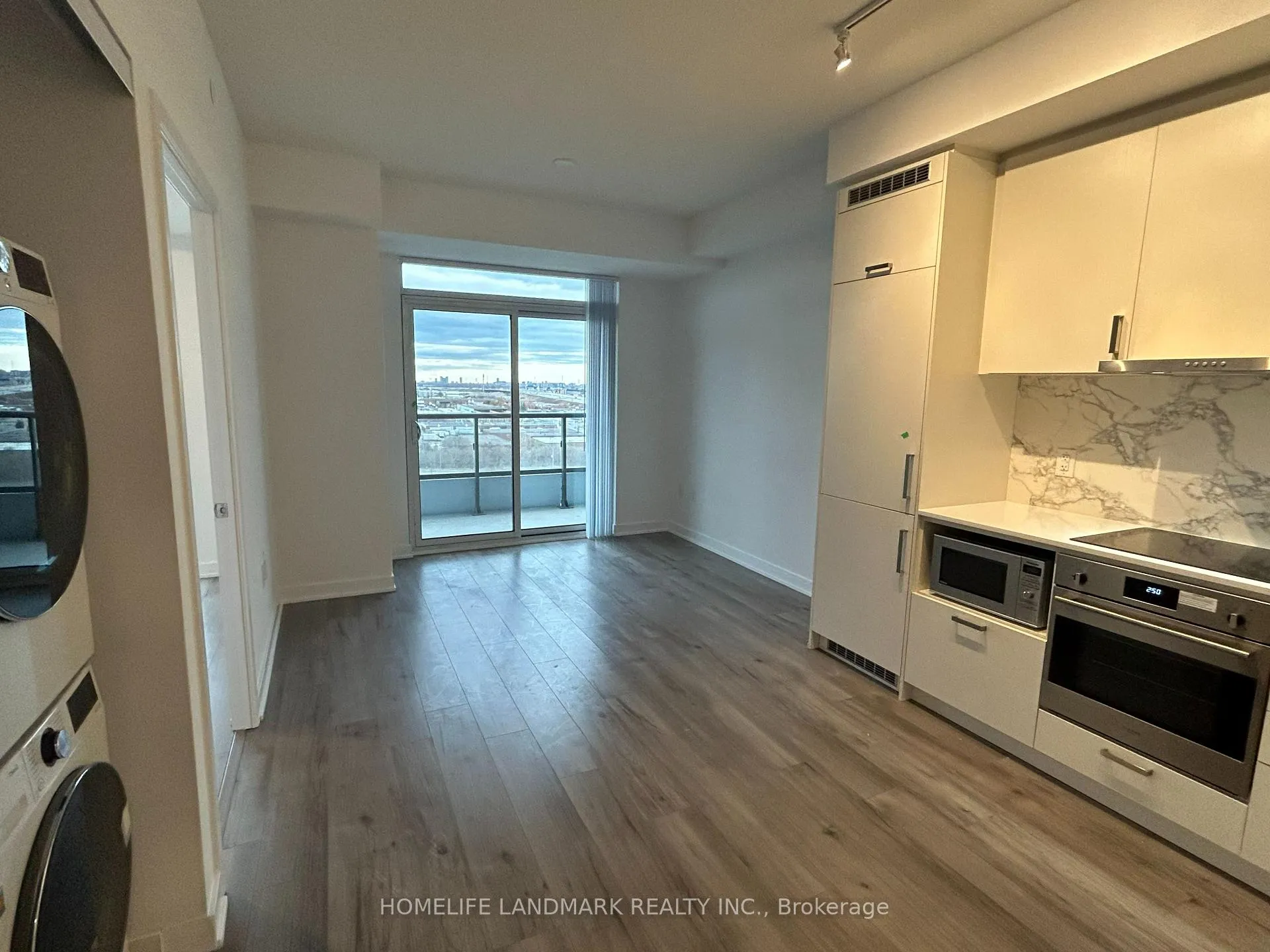 Photo 3 of Unit 1511, 60 Honeycrisp Crescent, Vaughan, Vaughan Corporate Centre — HOMEH