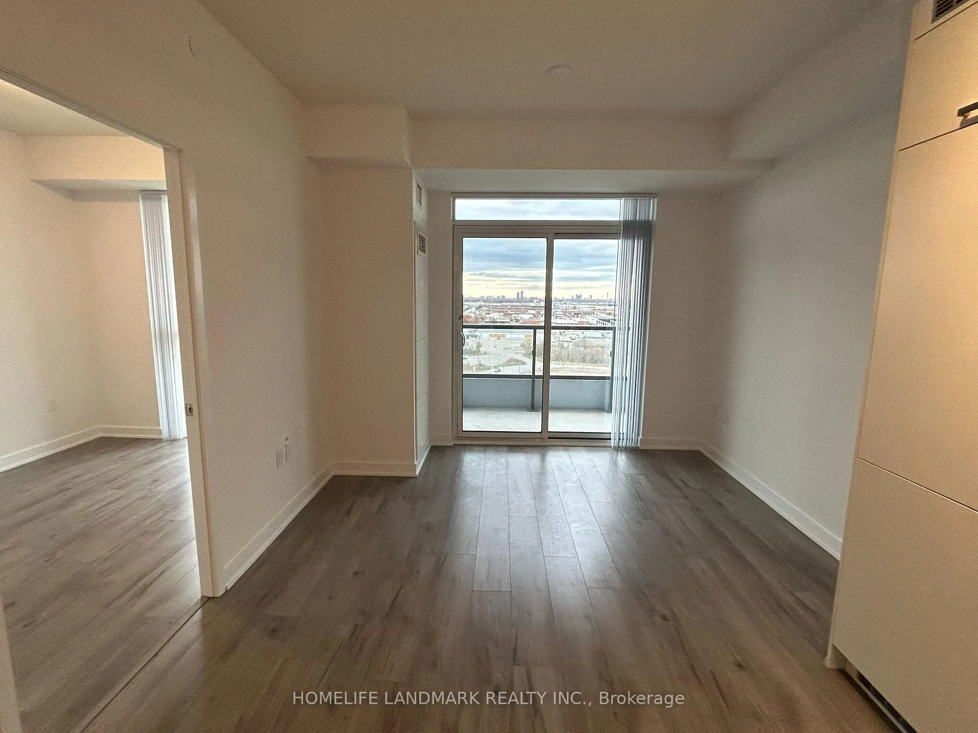 Photo 5 of Unit 1511, 60 Honeycrisp Crescent, Vaughan, Vaughan Corporate Centre — HOMEH