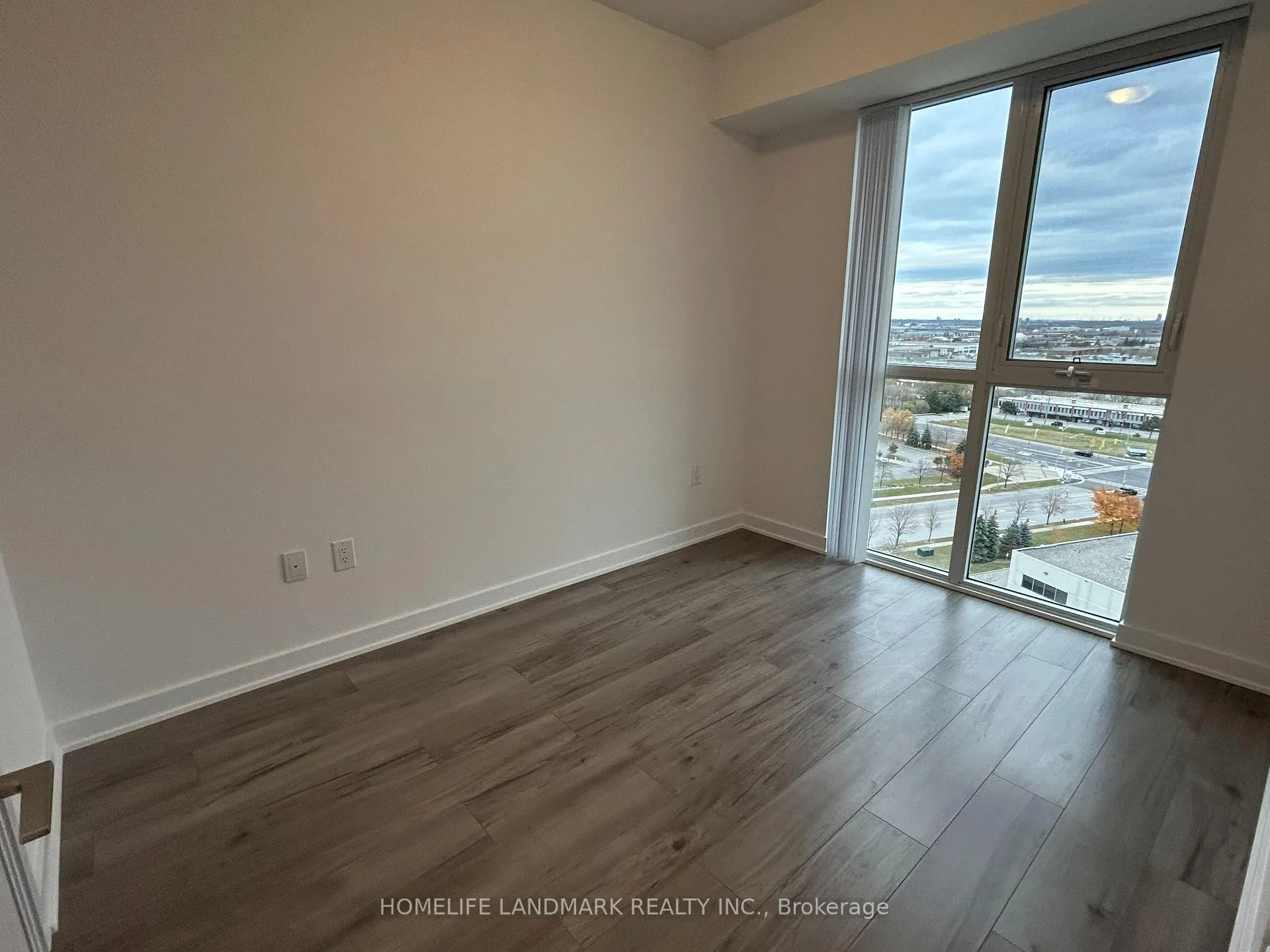 Photo 8 of Unit 1511, 60 Honeycrisp Crescent, Vaughan, Vaughan Corporate Centre — HOMEH