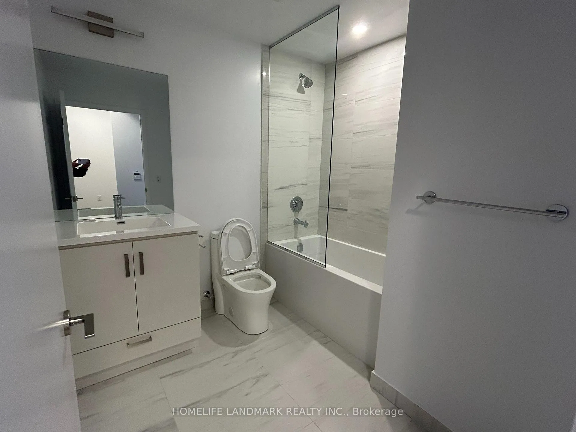 Photo 11 of Unit 1511, 60 Honeycrisp Crescent, Vaughan, Vaughan Corporate Centre — HOMEH