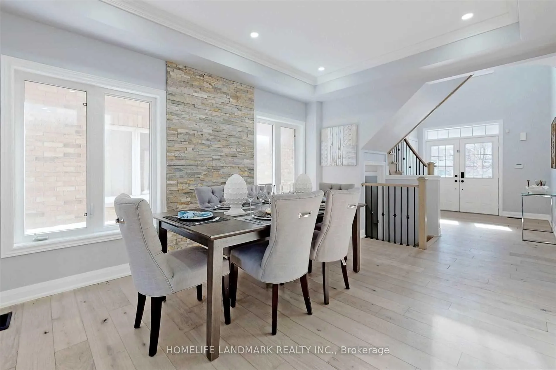 Photo 6 of Unit A, 172 District Avenue, Vaughan, Maple — HOMEH