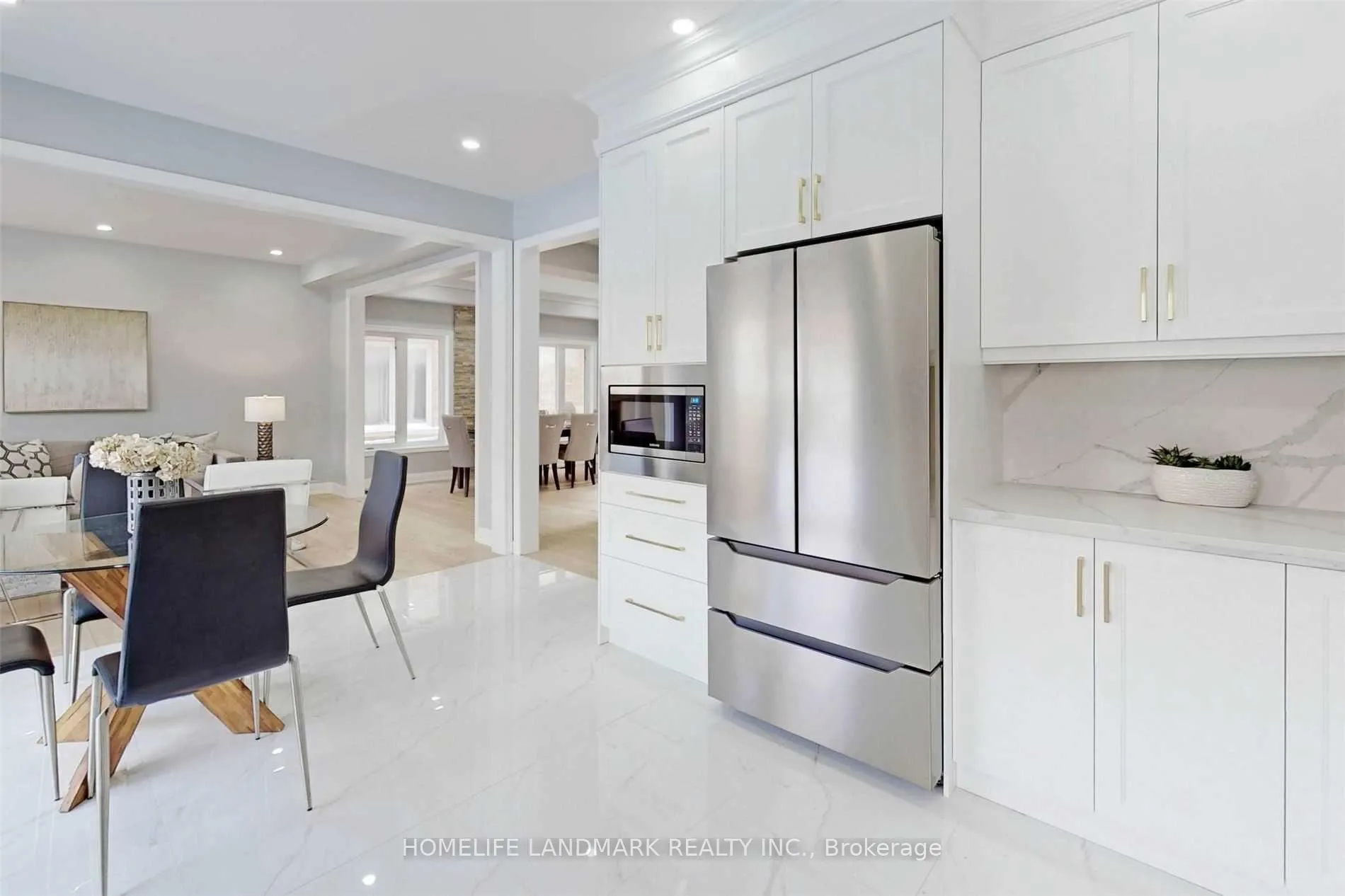 Photo 8 of Unit A, 172 District Avenue, Vaughan, Maple — HOMEH