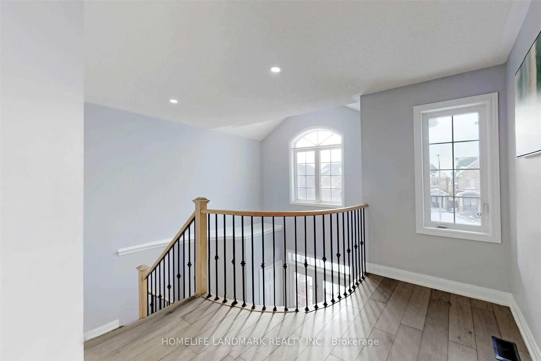 Photo 11 of Unit A, 172 District Avenue, Vaughan, Maple — HOMEH