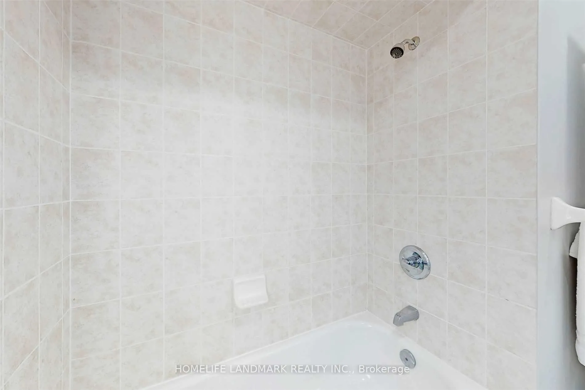 Photo 18 of Unit A, 172 District Avenue, Vaughan, Maple — HOMEH