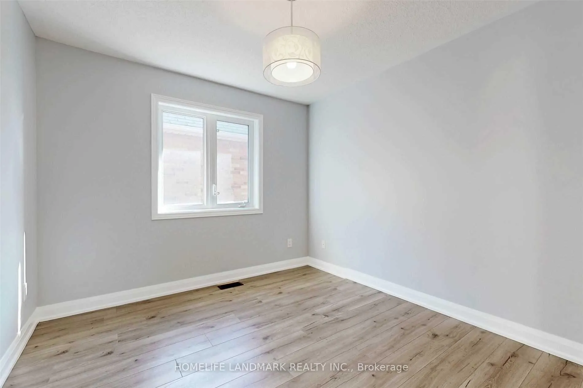 Photo 19 of Unit A, 172 District Avenue, Vaughan, Maple — HOMEH