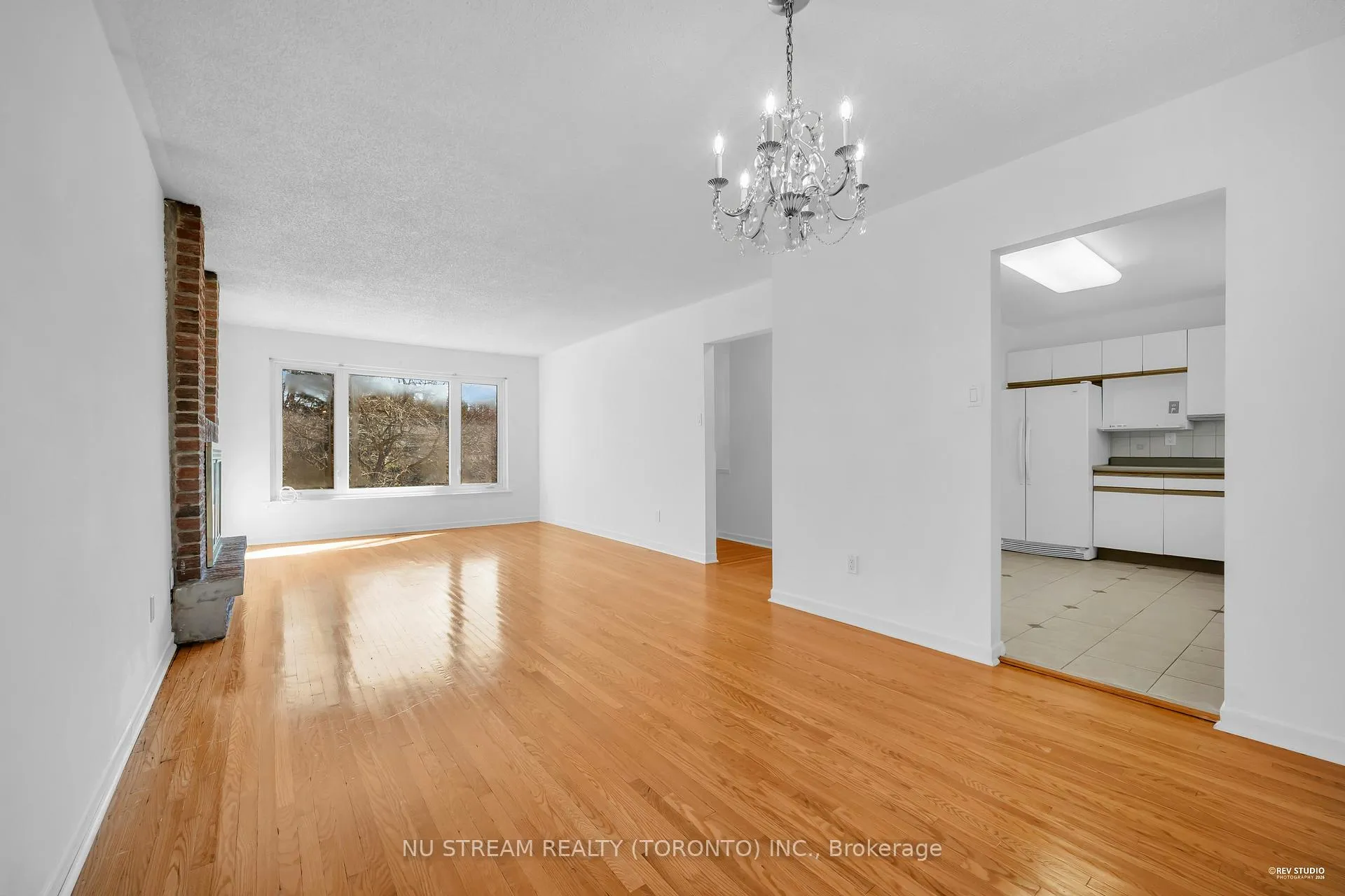 Photo 4 of 18 Emily Carr Street, Markham, Unionville — HOMEH