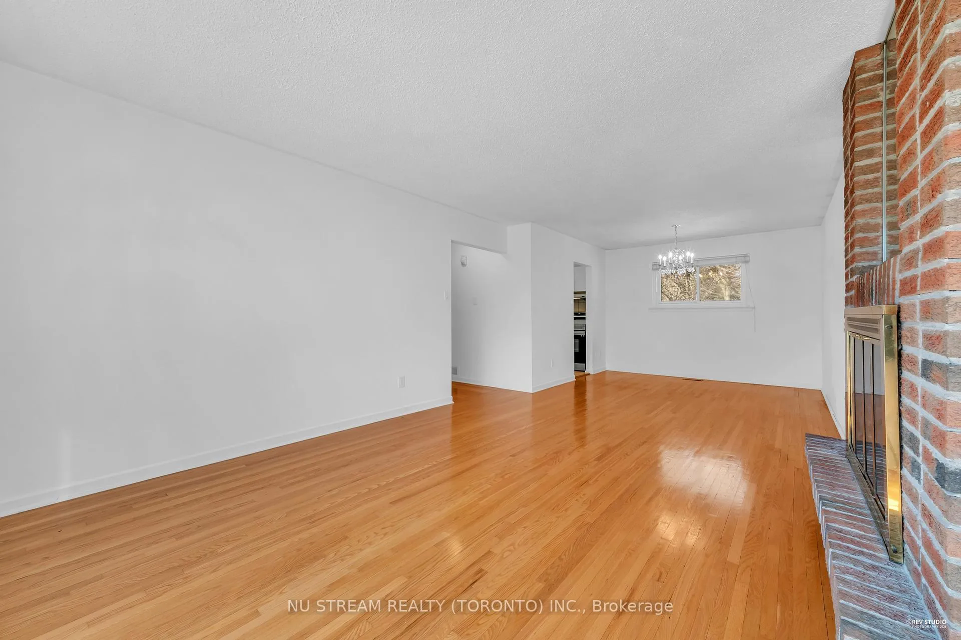 Photo 5 of 18 Emily Carr Street, Markham, Unionville — HOMEH