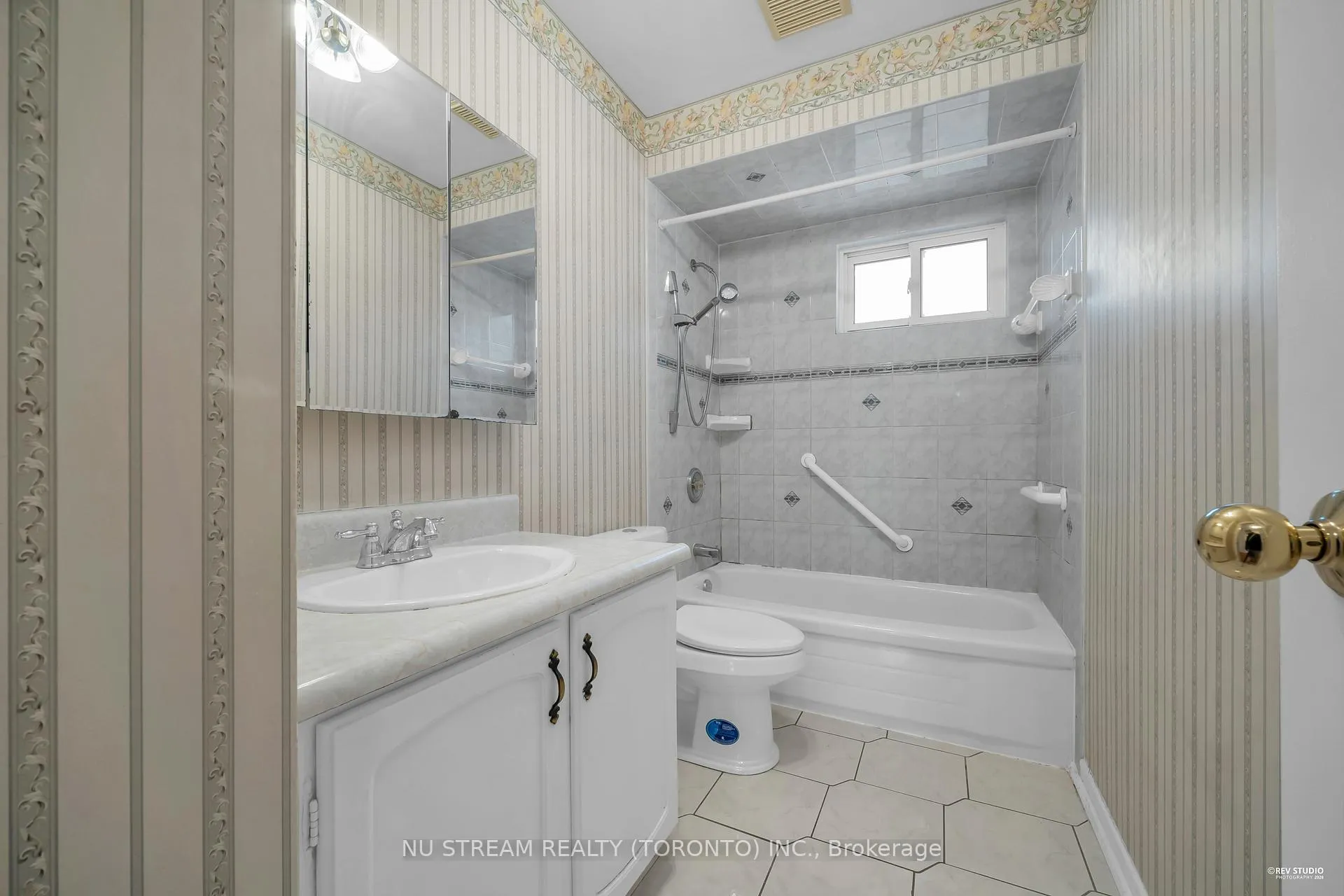 Photo 9 of 18 Emily Carr Street, Markham, Unionville — HOMEH