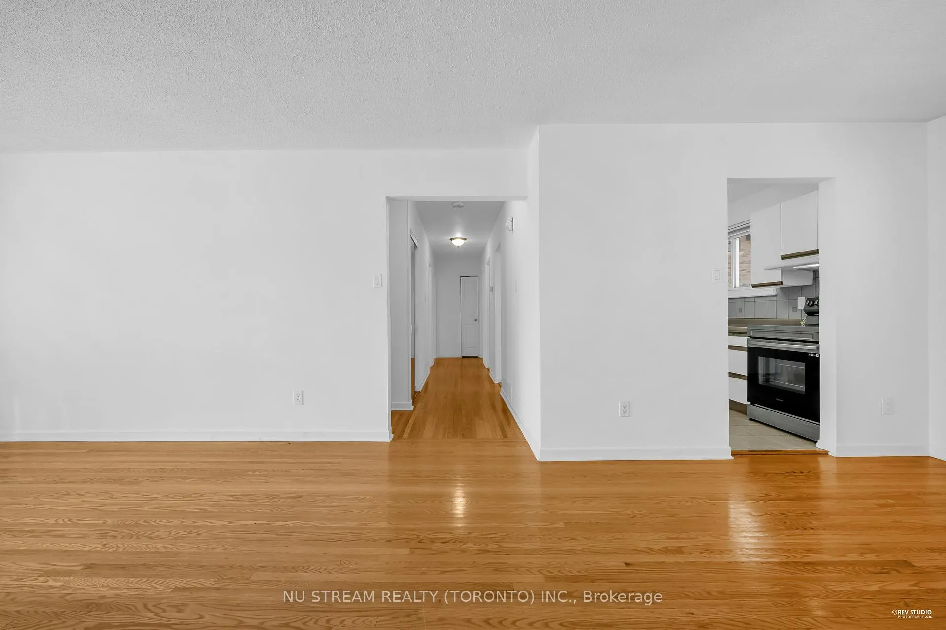 Photo 10 of 18 Emily Carr Street, Markham, Unionville — HOMEH
