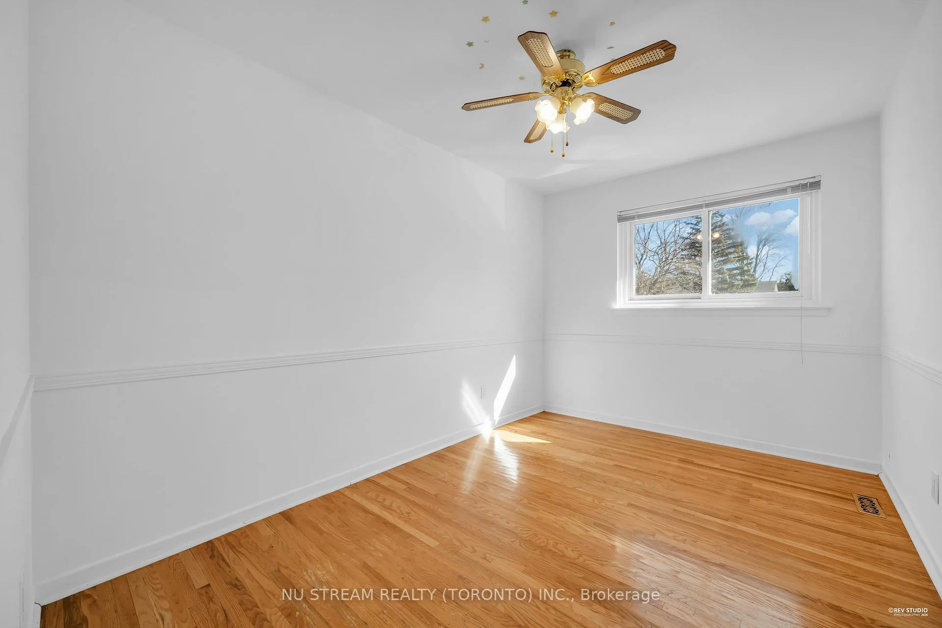 Photo 14 of 18 Emily Carr Street, Markham, Unionville — HOMEH