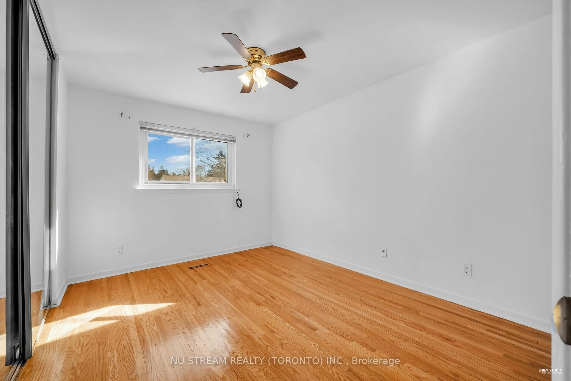 Photo 17 of 18 Emily Carr Street, Markham, Unionville — HOMEH