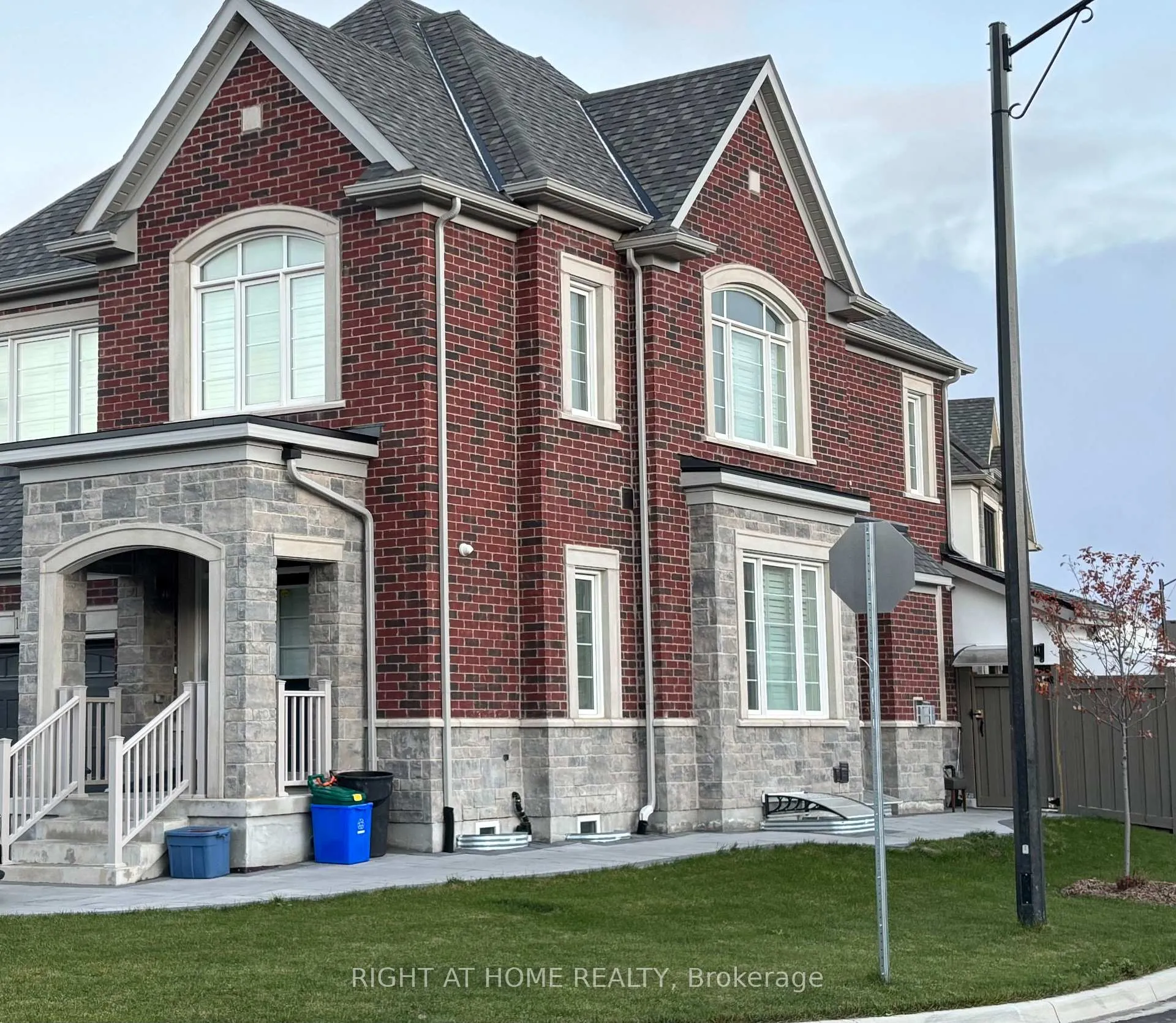 Front of Unit UPPER, 1480 Kitchen Court