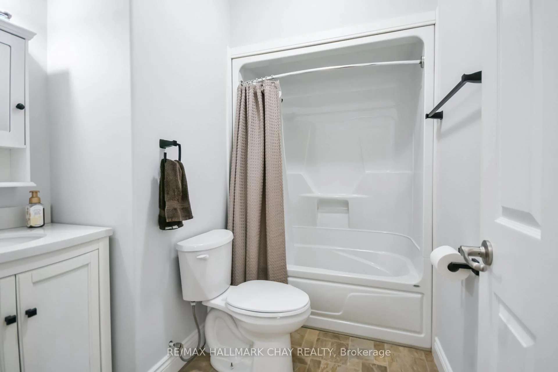 Photo 15 of 4936 Vasey Road, Midland — HOMEH