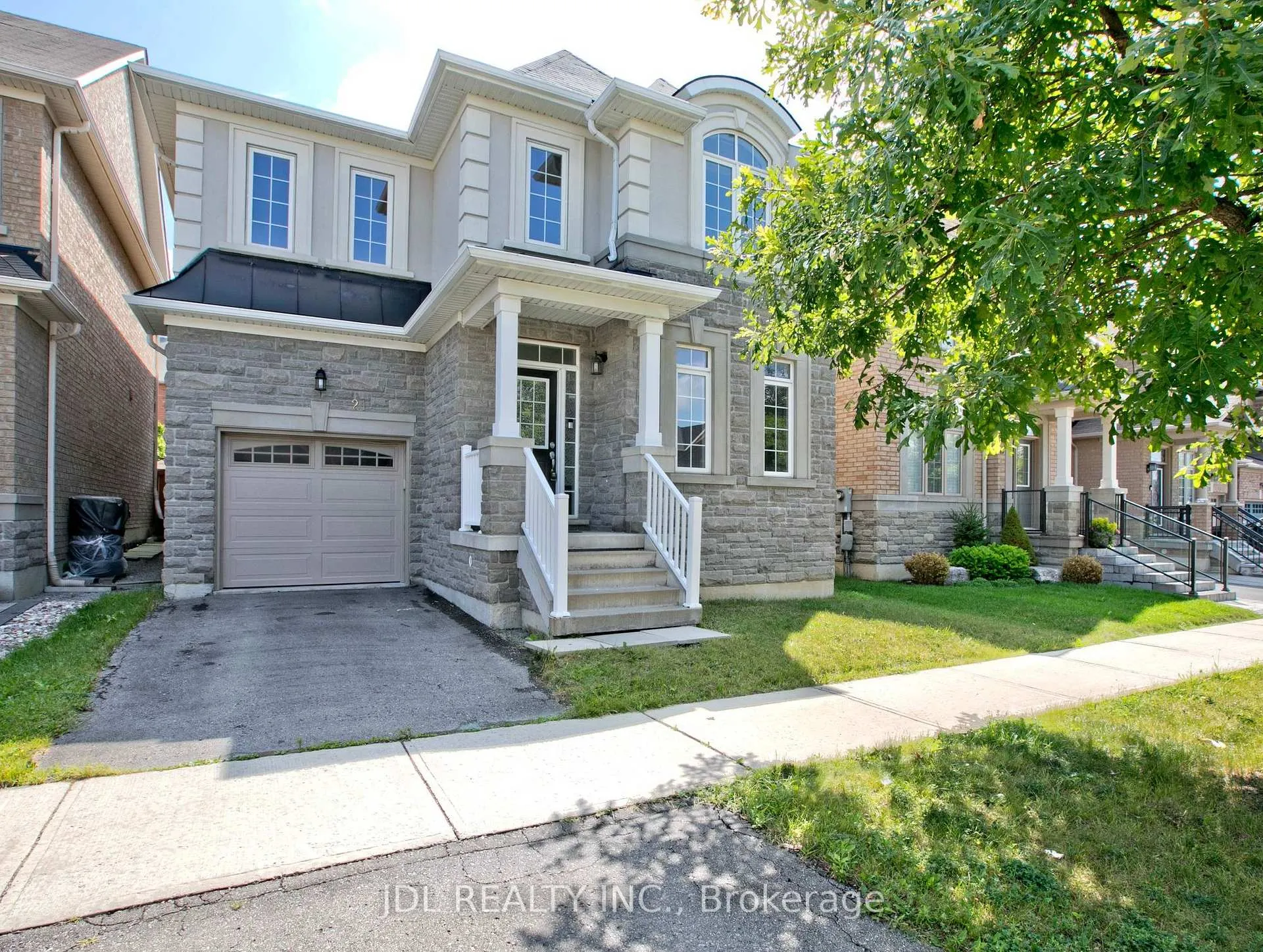 Front of 21 Wozniak Crescent