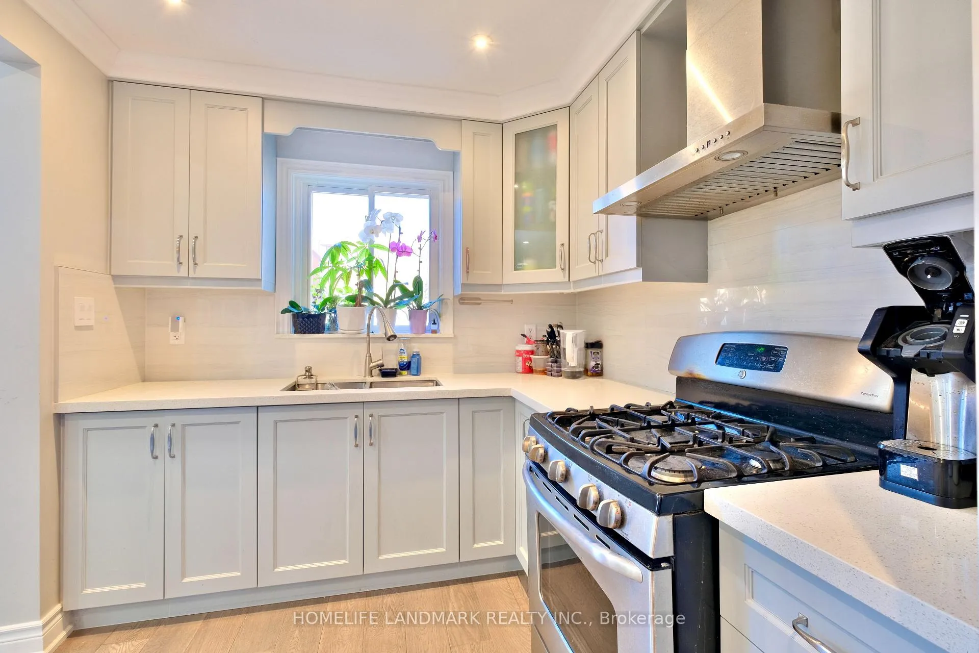 Photo 10 of 109 Tangmere Crescent, Markham, Milliken Mills East — HOMEH