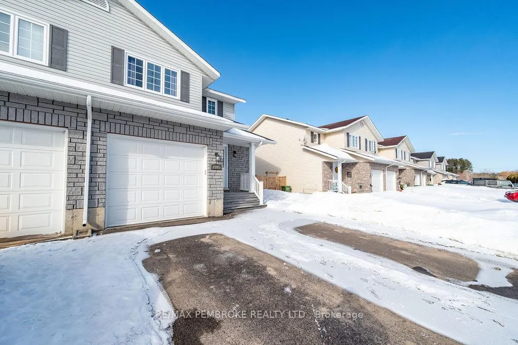 Photo 5 of 2095 Sandstone Crescent, Petawawa — HOMEH