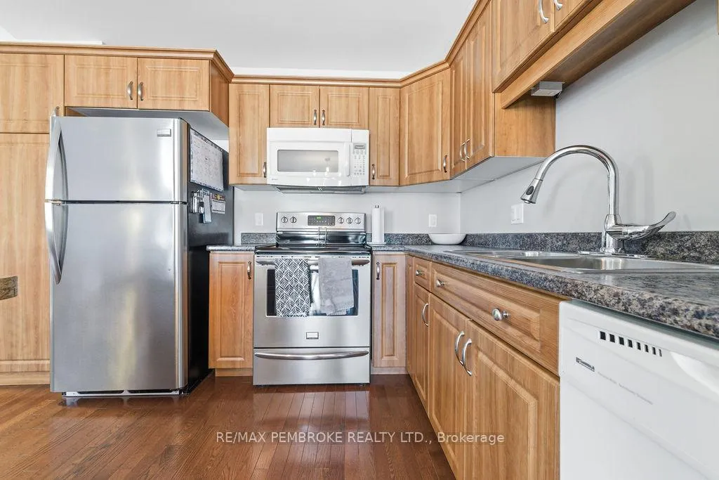 Photo 10 of 2095 Sandstone Crescent, Petawawa — HOMEH