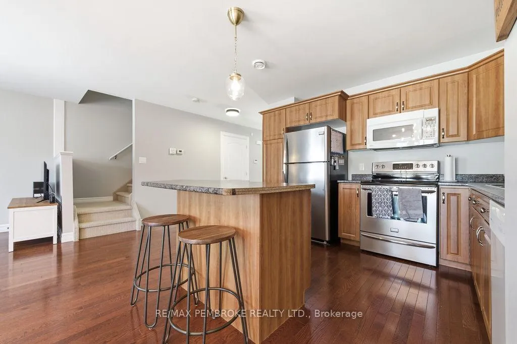 Photo 12 of 2095 Sandstone Crescent, Petawawa — HOMEH