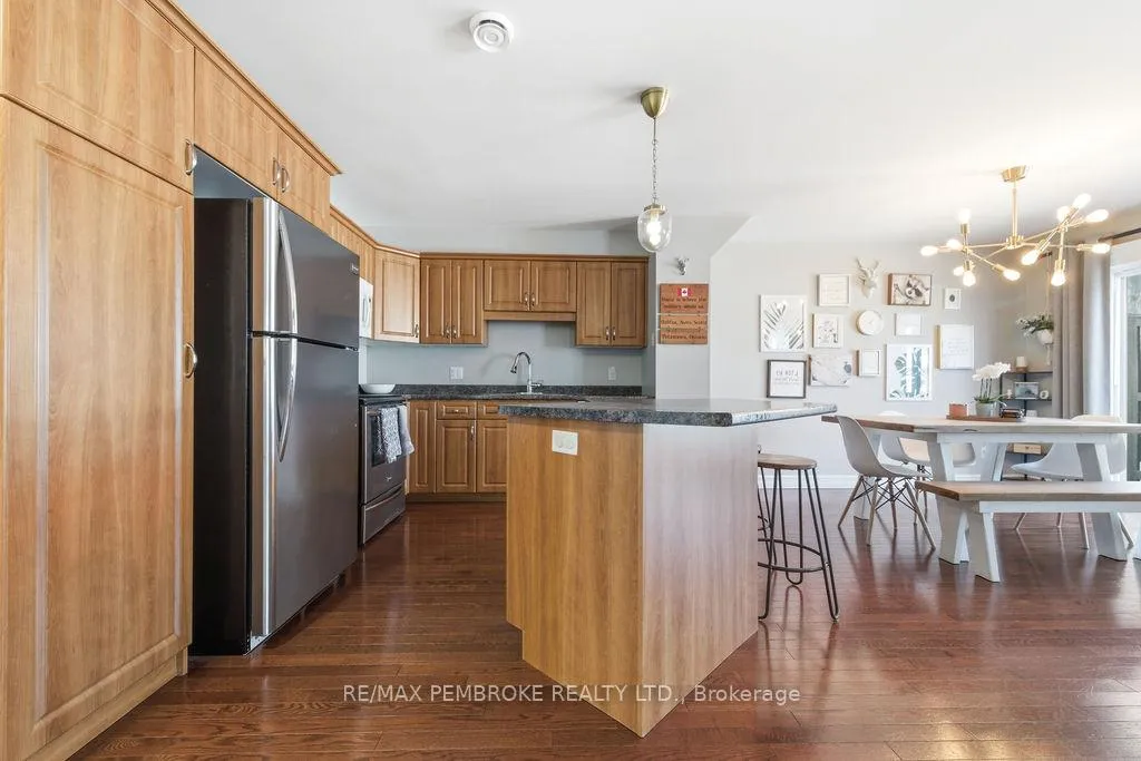 Photo 13 of 2095 Sandstone Crescent, Petawawa — HOMEH