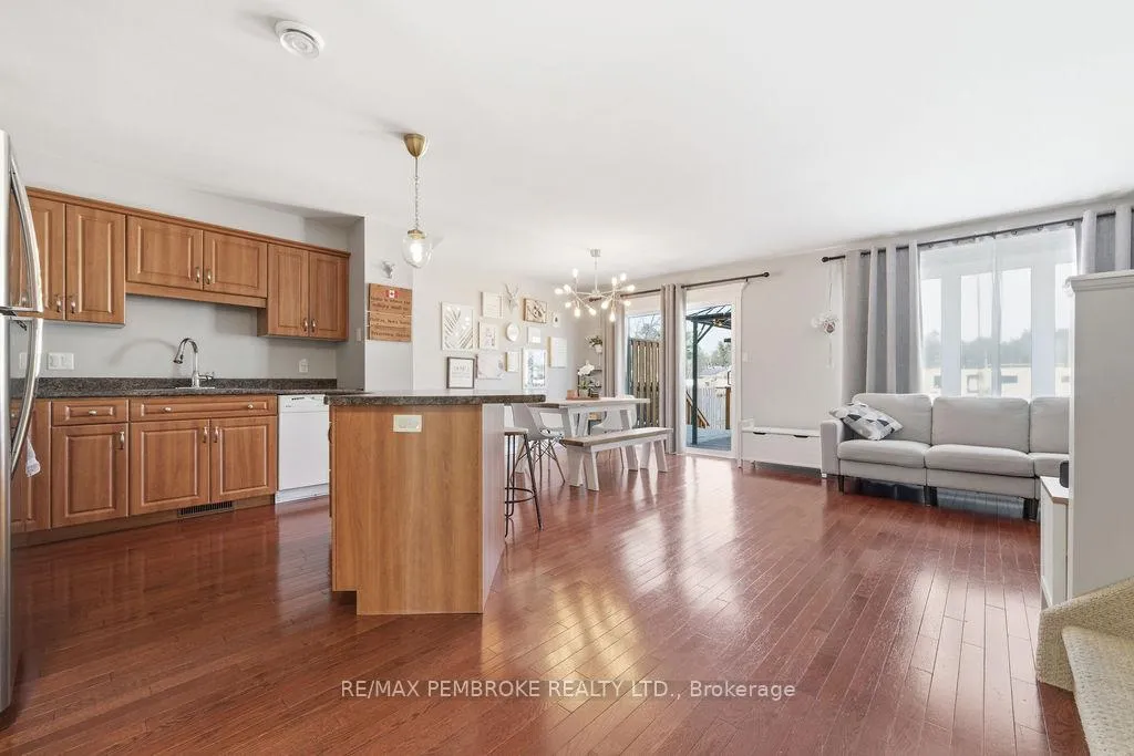 Photo 14 of 2095 Sandstone Crescent, Petawawa — HOMEH
