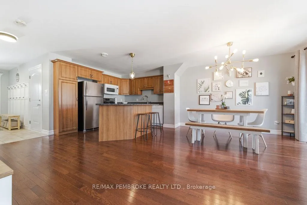 Photo 15 of 2095 Sandstone Crescent, Petawawa — HOMEH
