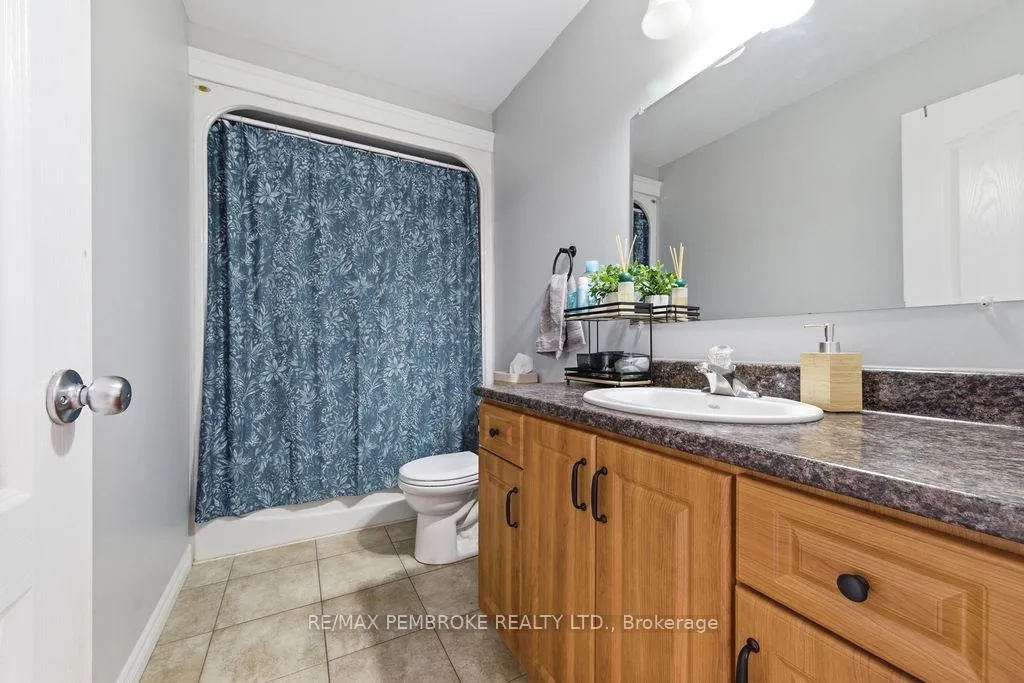 Photo 34 of 2095 Sandstone Crescent, Petawawa — HOMEH