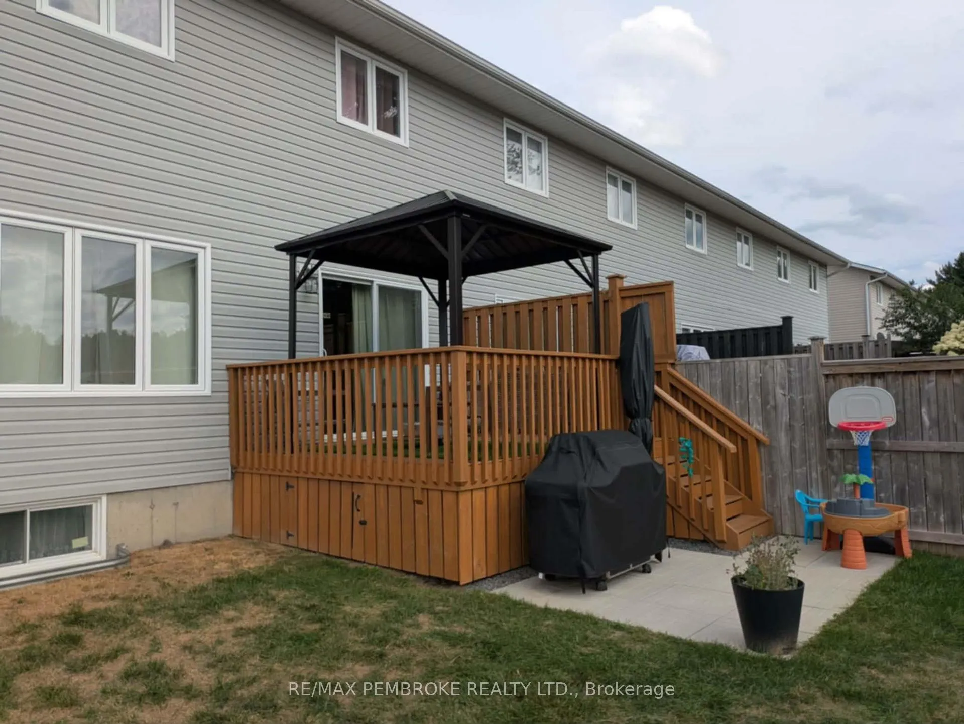 Photo 44 of 2095 Sandstone Crescent, Petawawa — HOMEH