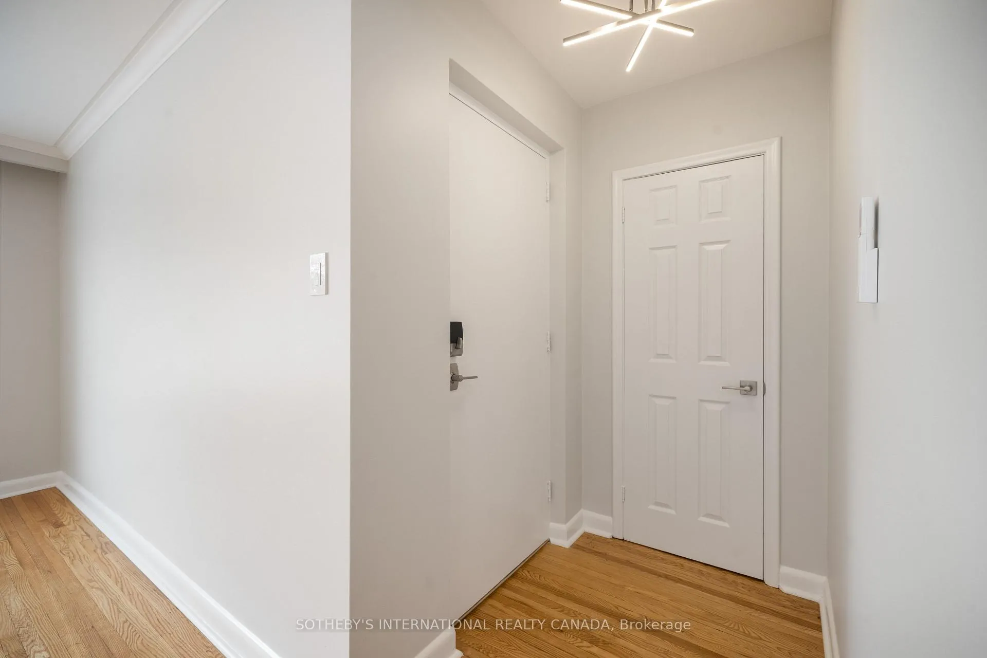 Photo 3 of Unit 2, 207 St. Clements Avenue, Toronto, Yonge-Eglinton — HOMEH