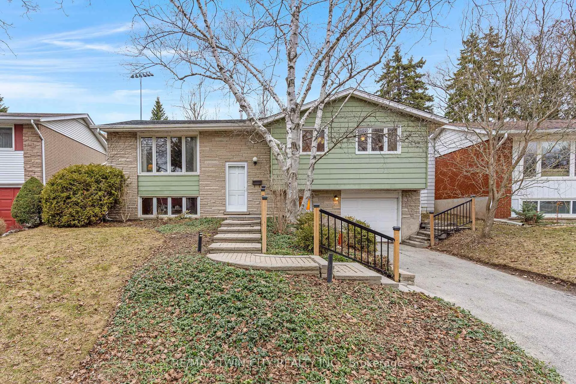 Photo 1 of 390 Tamarack Drive, Waterloo — HOMEH