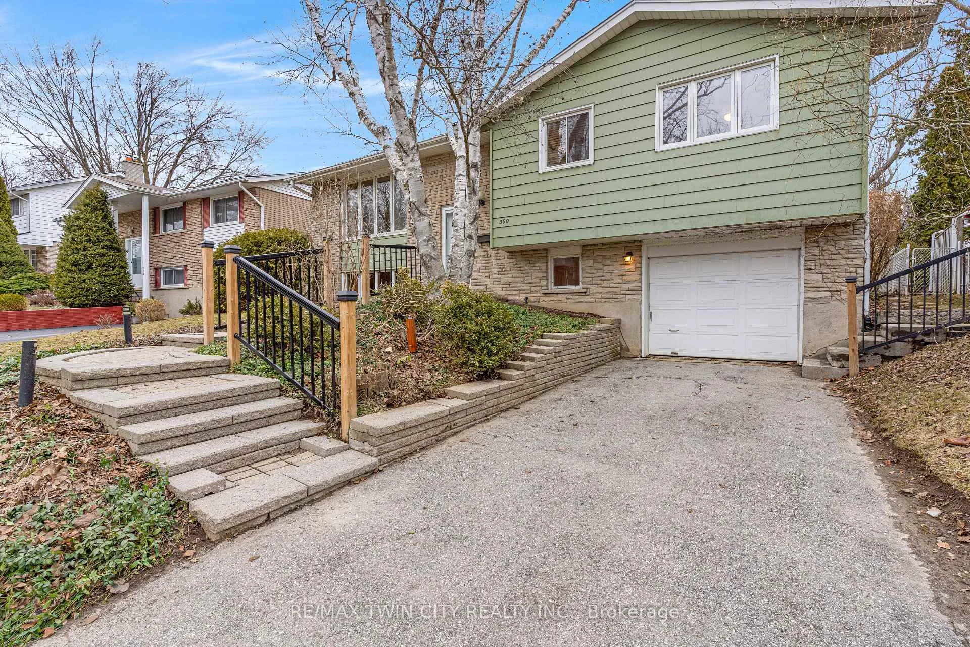 Photo 2 of 390 Tamarack Drive, Waterloo — HOMEH