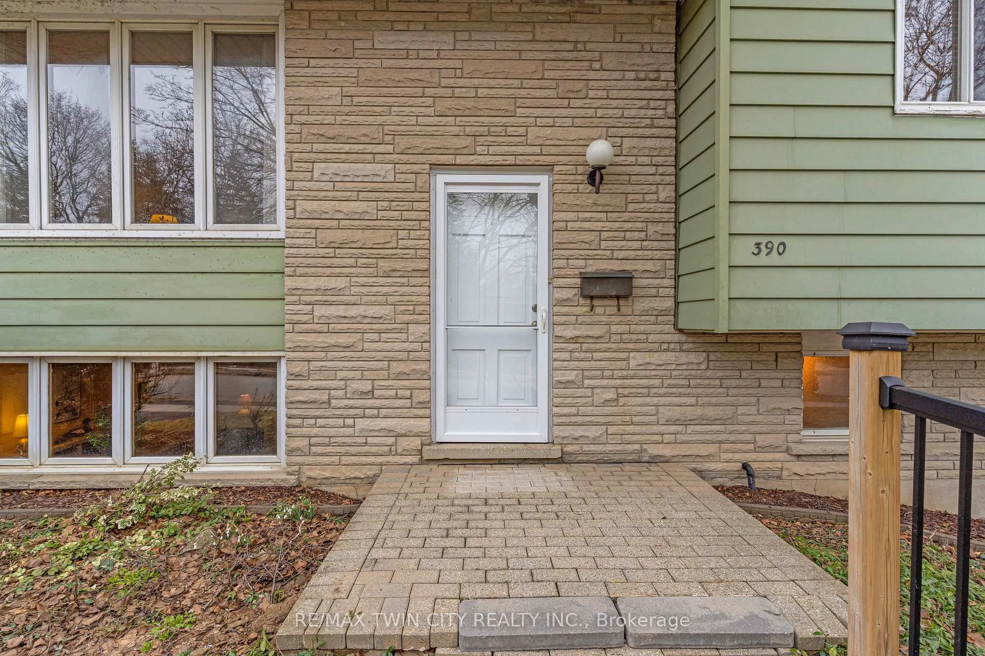 Photo 3 of 390 Tamarack Drive, Waterloo — HOMEH