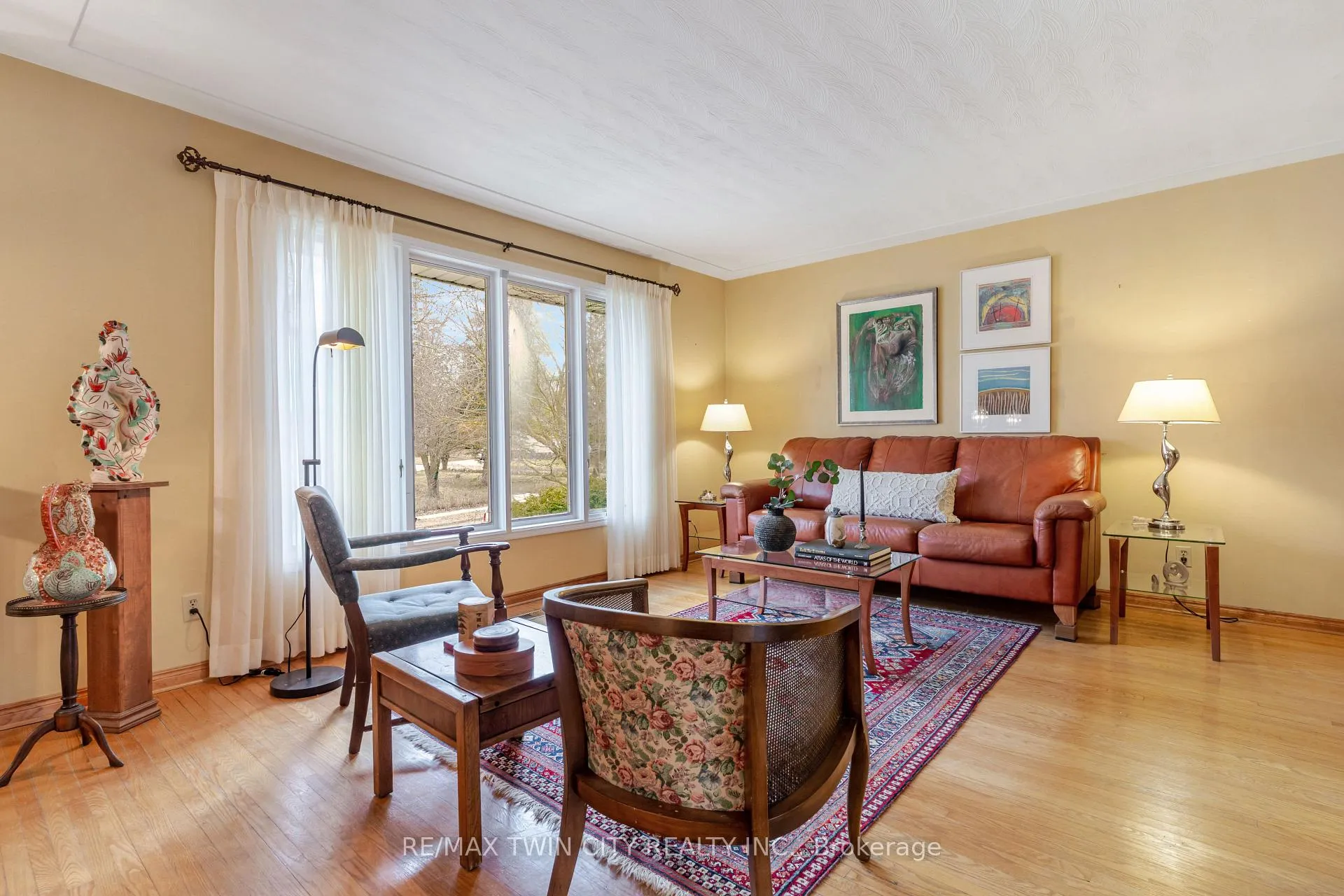 Photo 4 of 390 Tamarack Drive, Waterloo — HOMEH