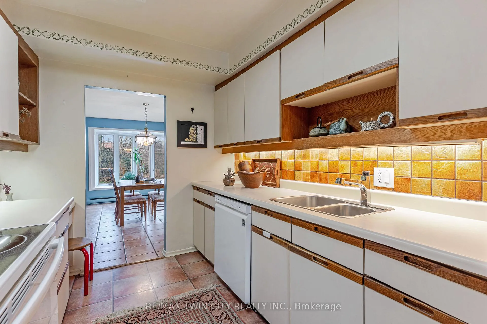 Photo 16 of 390 Tamarack Drive, Waterloo — HOMEH