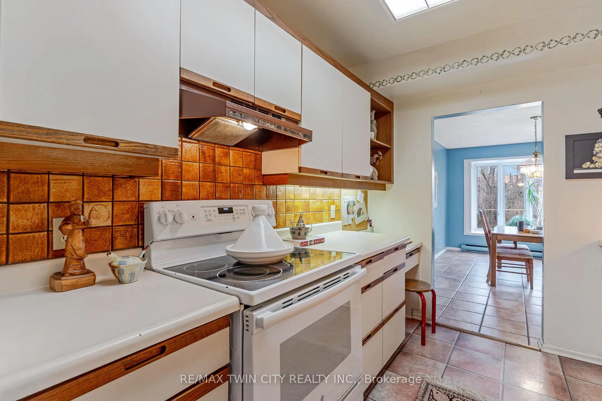 Photo 17 of 390 Tamarack Drive, Waterloo — HOMEH