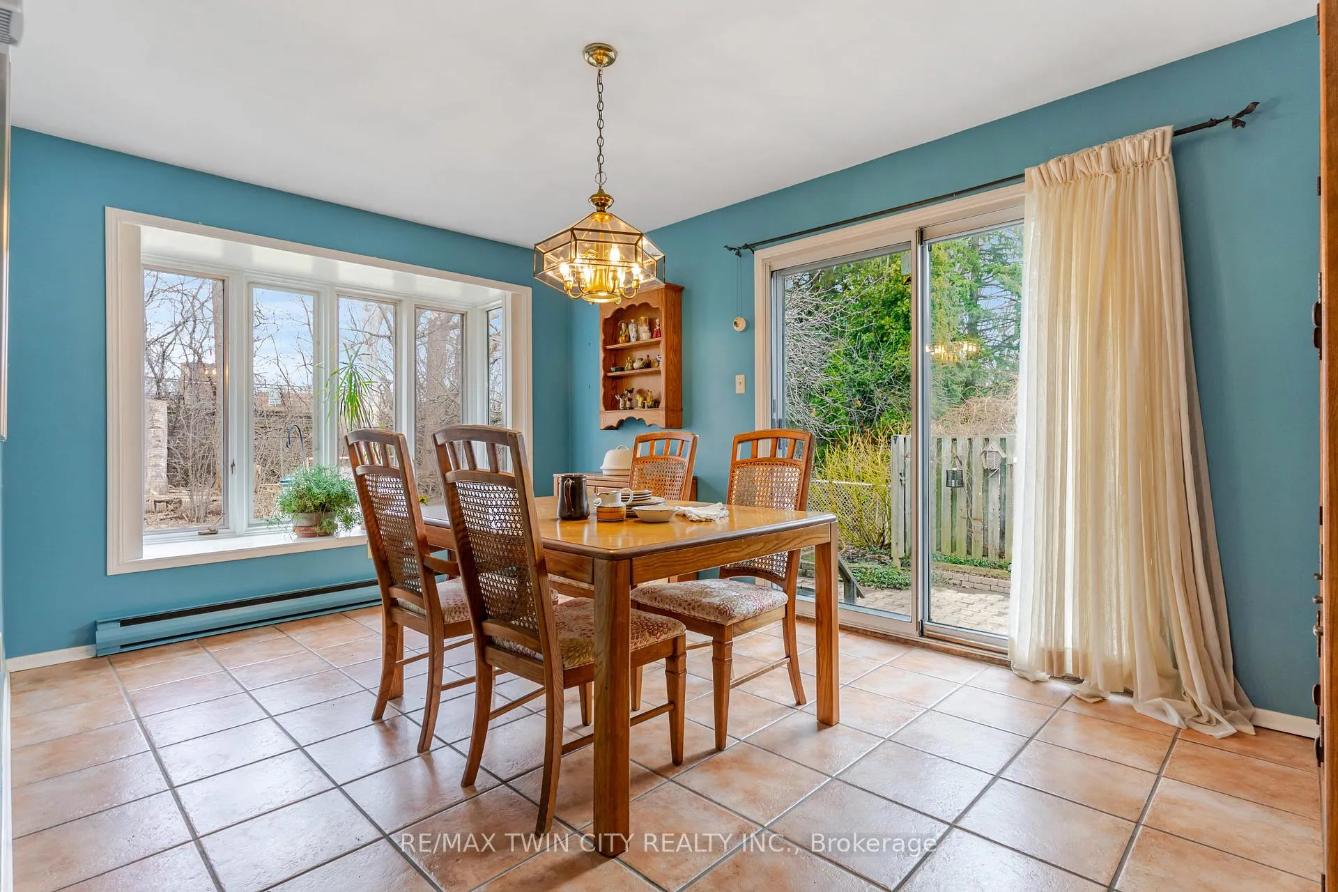 Photo 19 of 390 Tamarack Drive, Waterloo — HOMEH