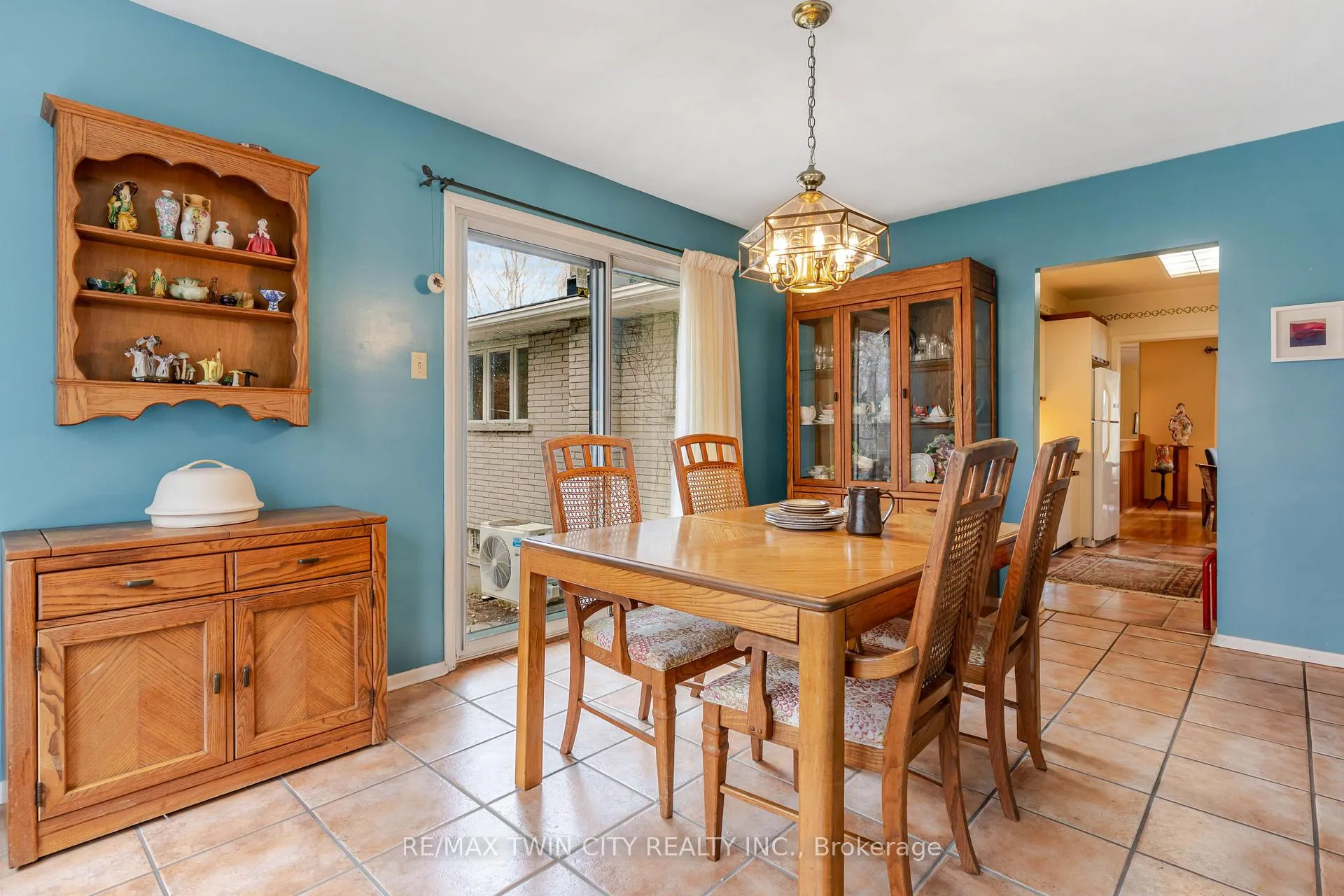 Photo 20 of 390 Tamarack Drive, Waterloo — HOMEH