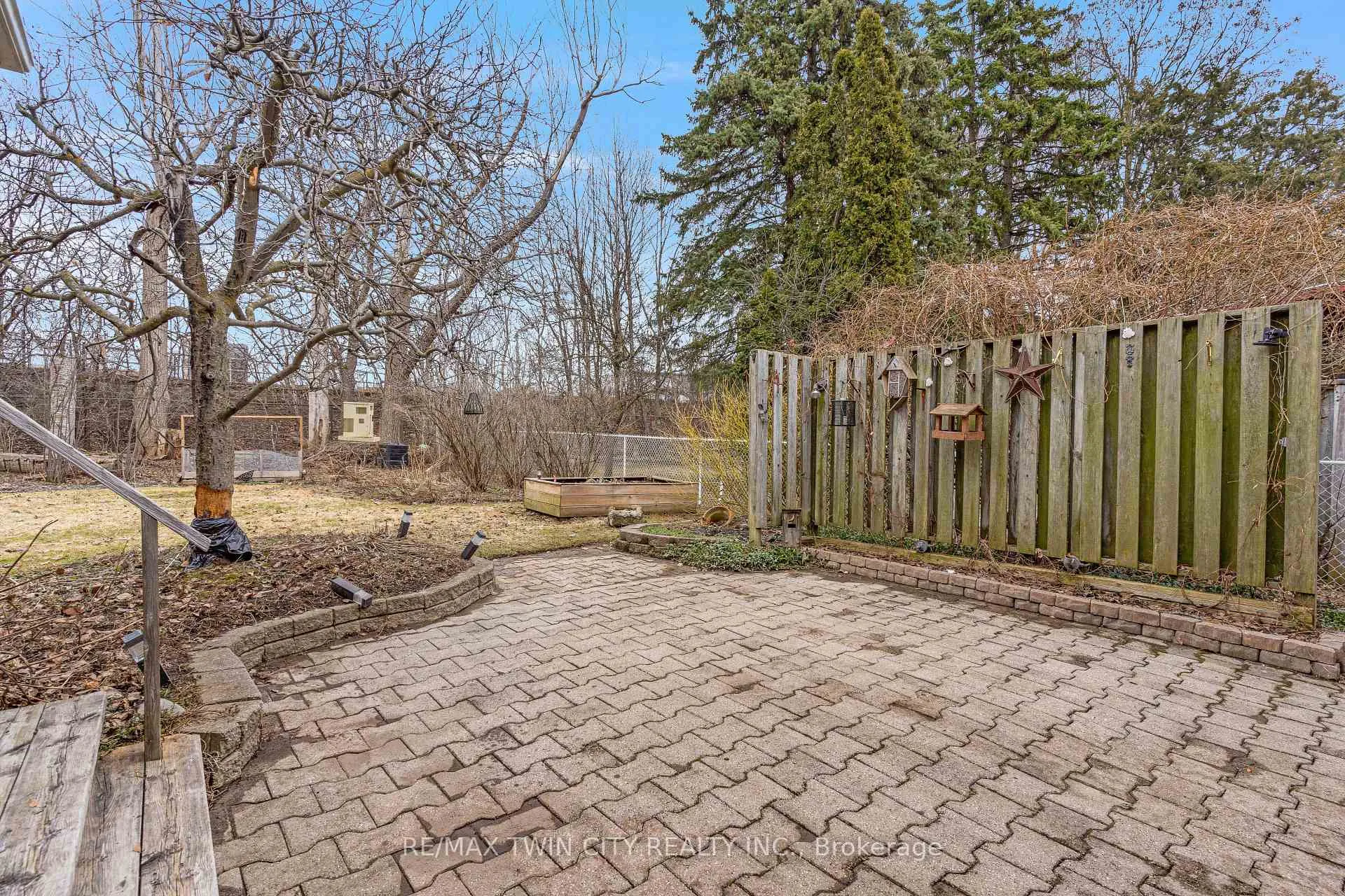 Photo 40 of 390 Tamarack Drive, Waterloo — HOMEH